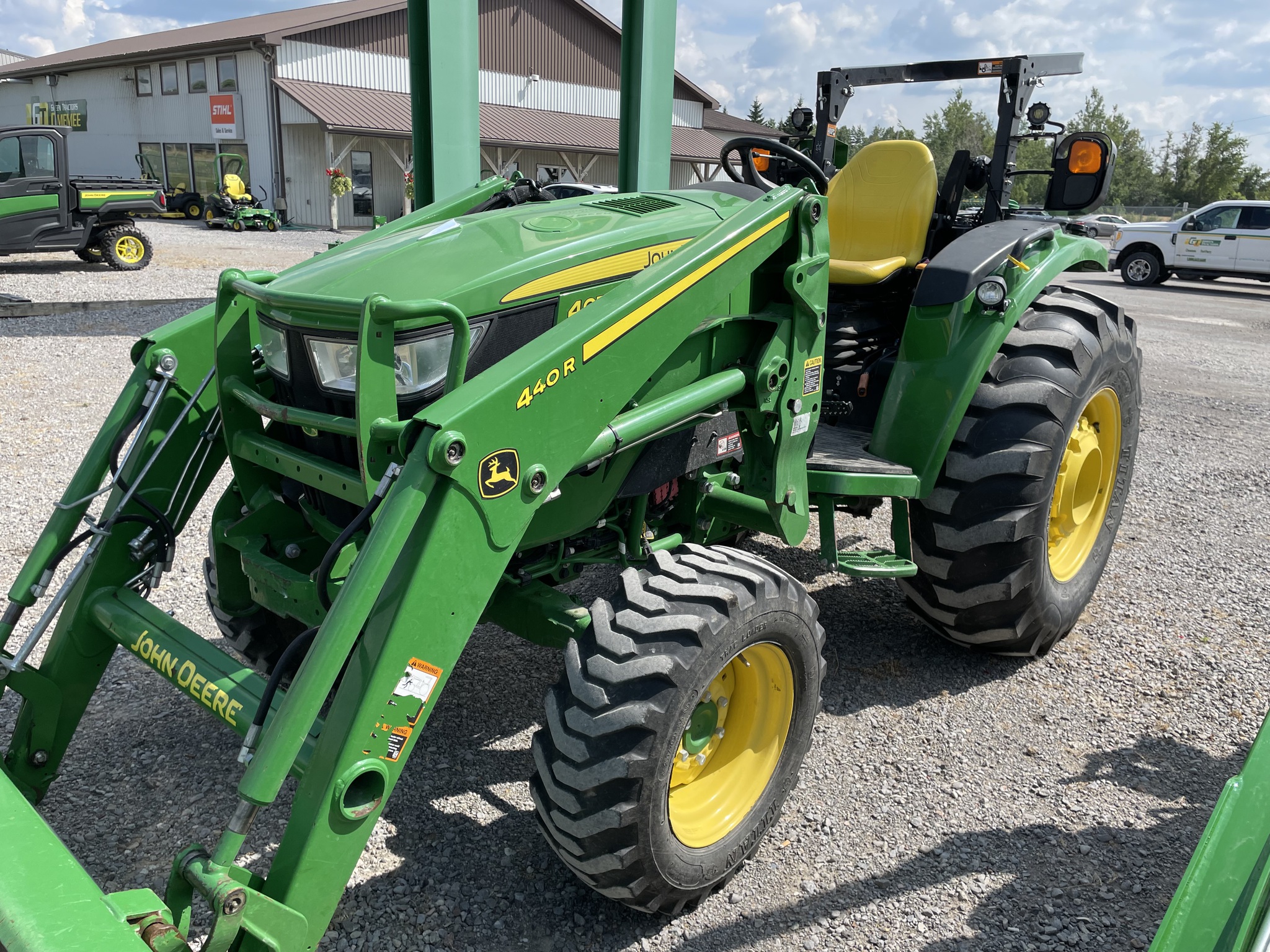 2019 John Deere 4052R Image 1