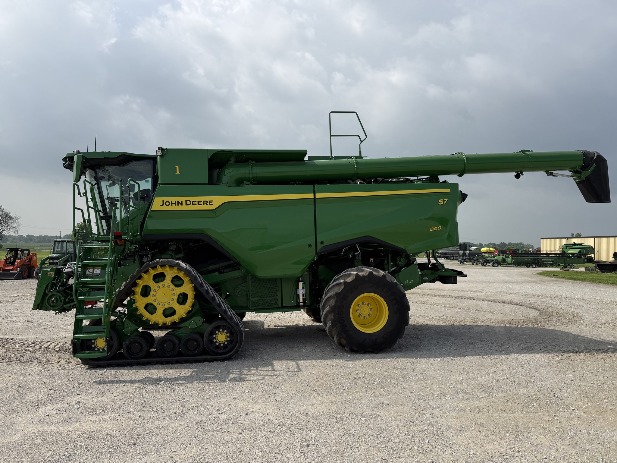  2025 John Deere S7 800 at Heritage Tractor in Nevada, MO