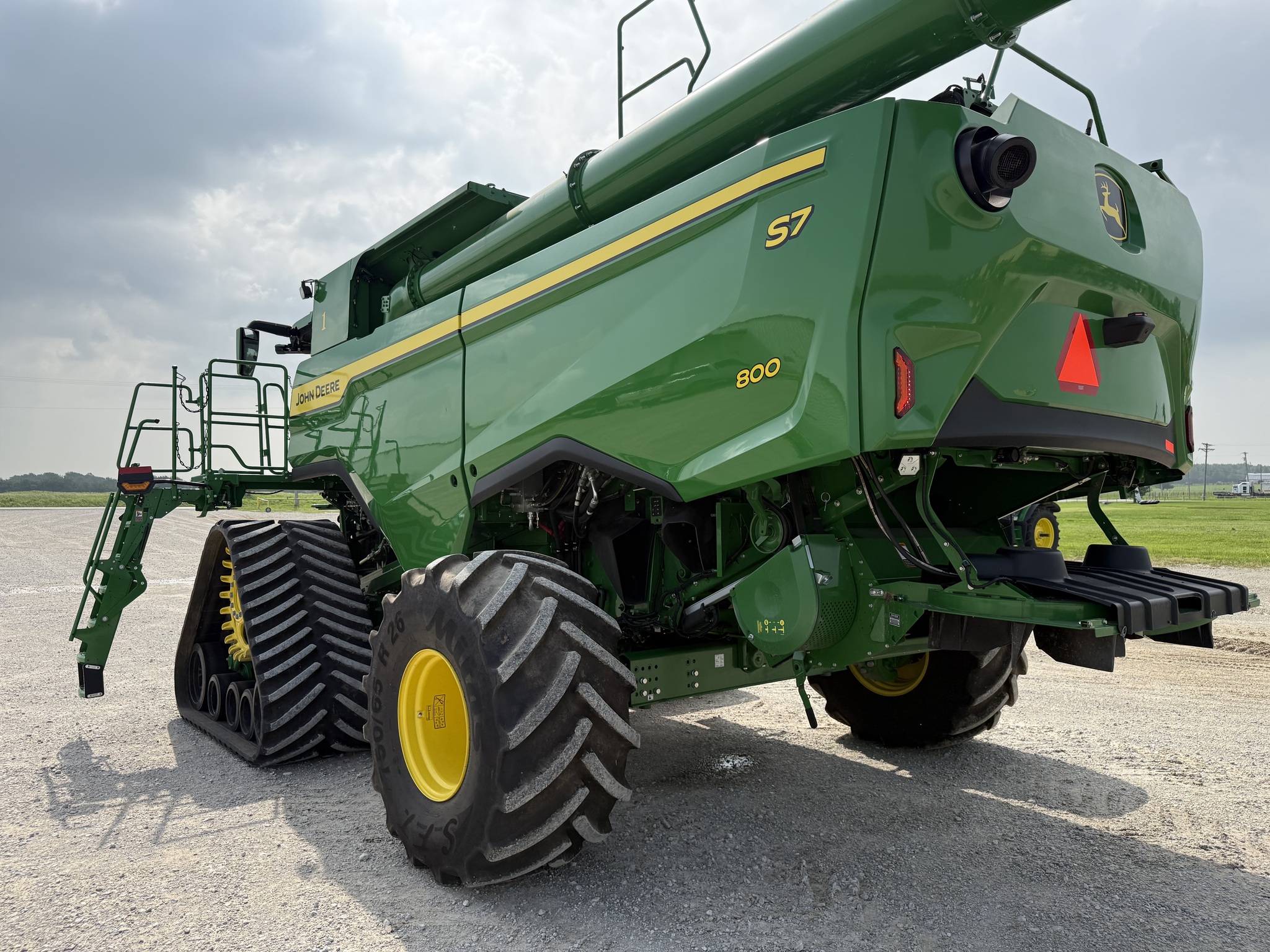  2025 John Deere S7 800 at Heritage Tractor in Nevada, MO