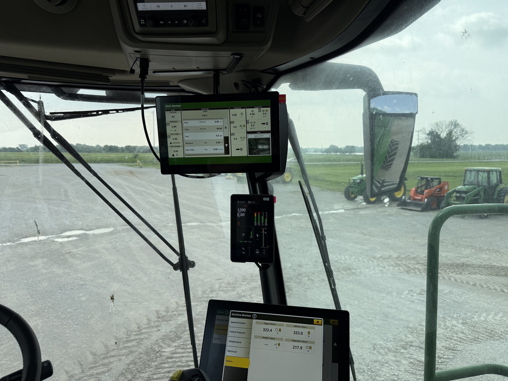  2025 John Deere S7 800 at Heritage Tractor in Nevada, MO