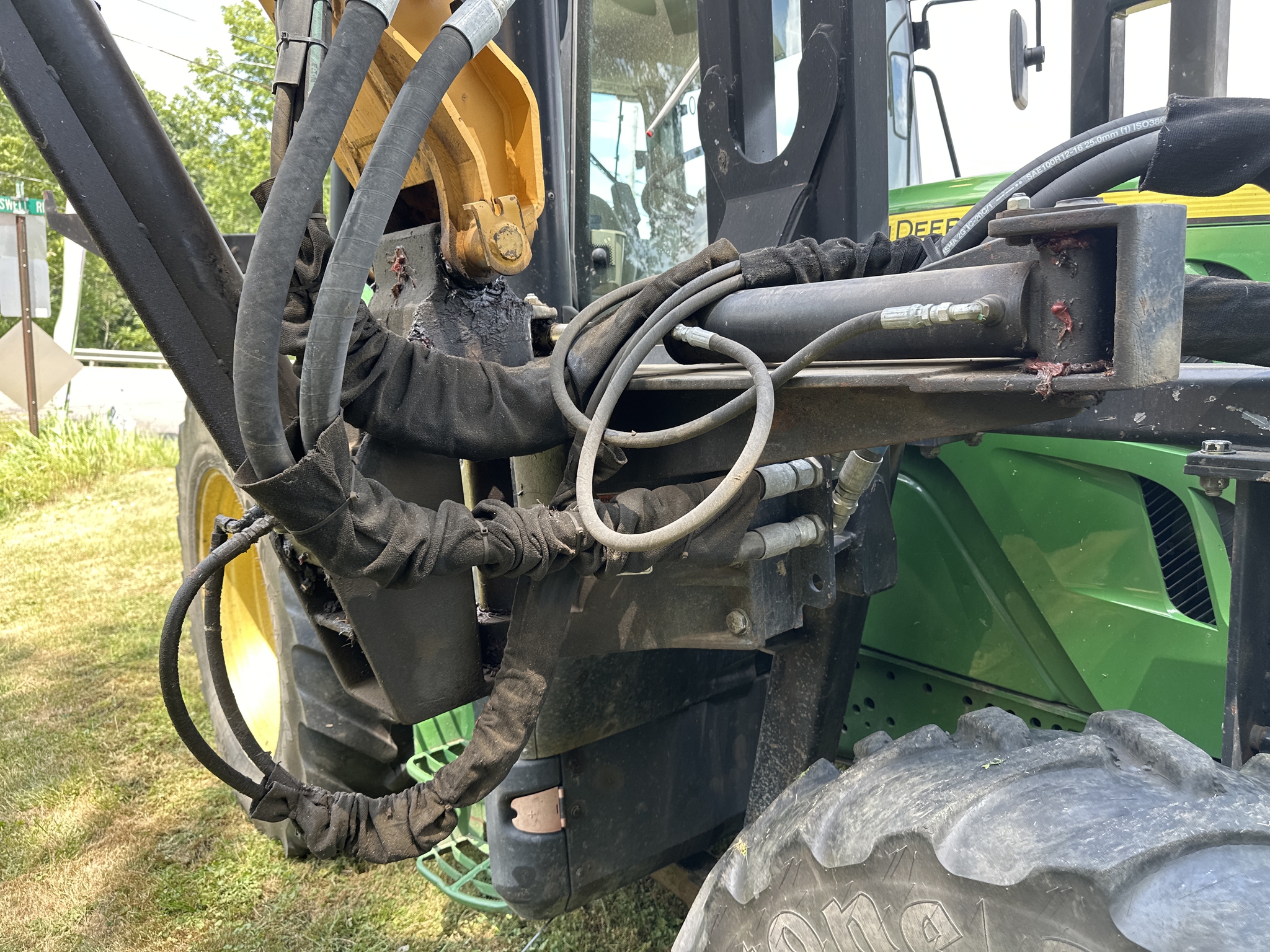 2018 John Deere 6145M Image 28