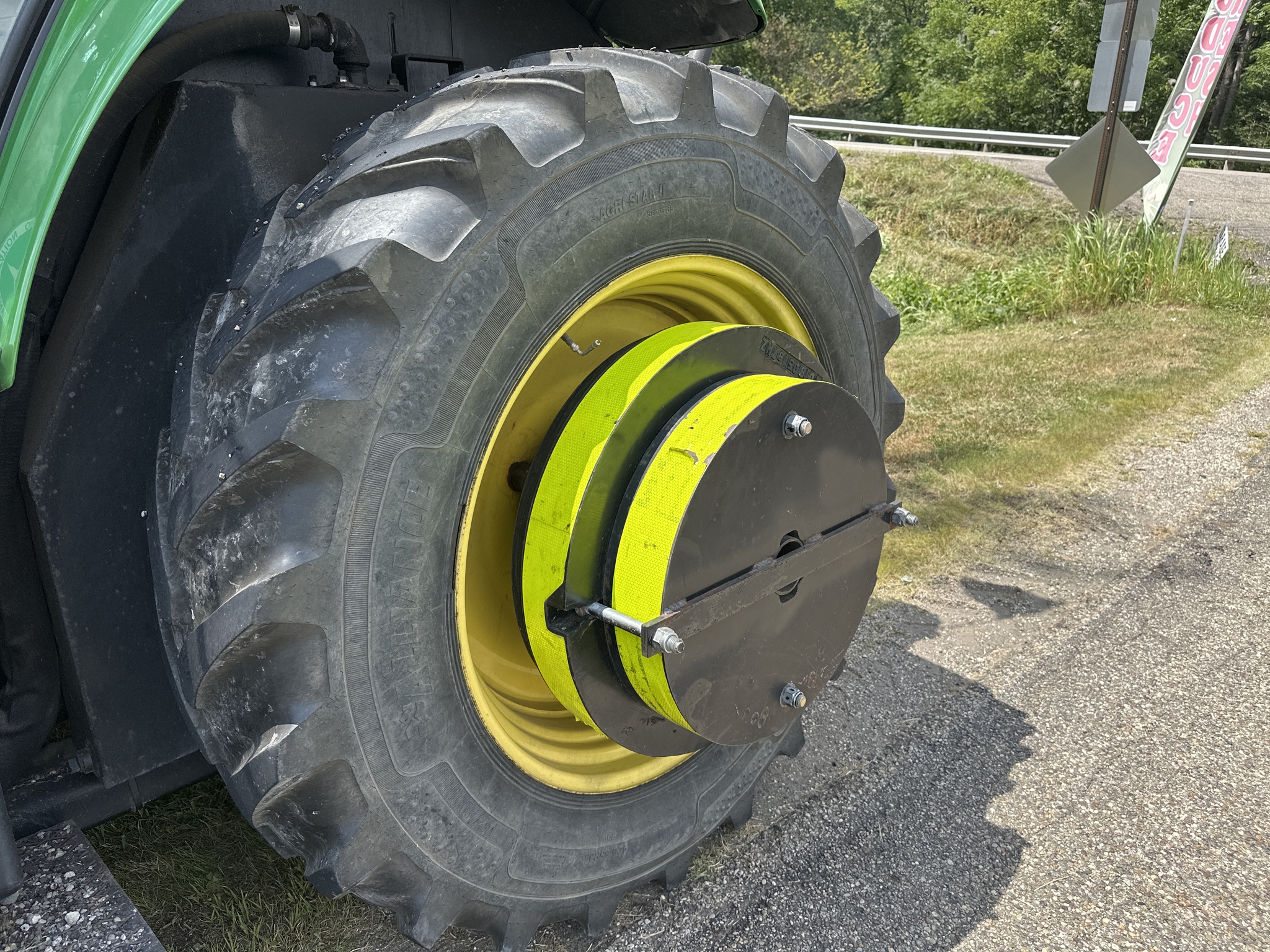 2018 John Deere 6145M Image 15