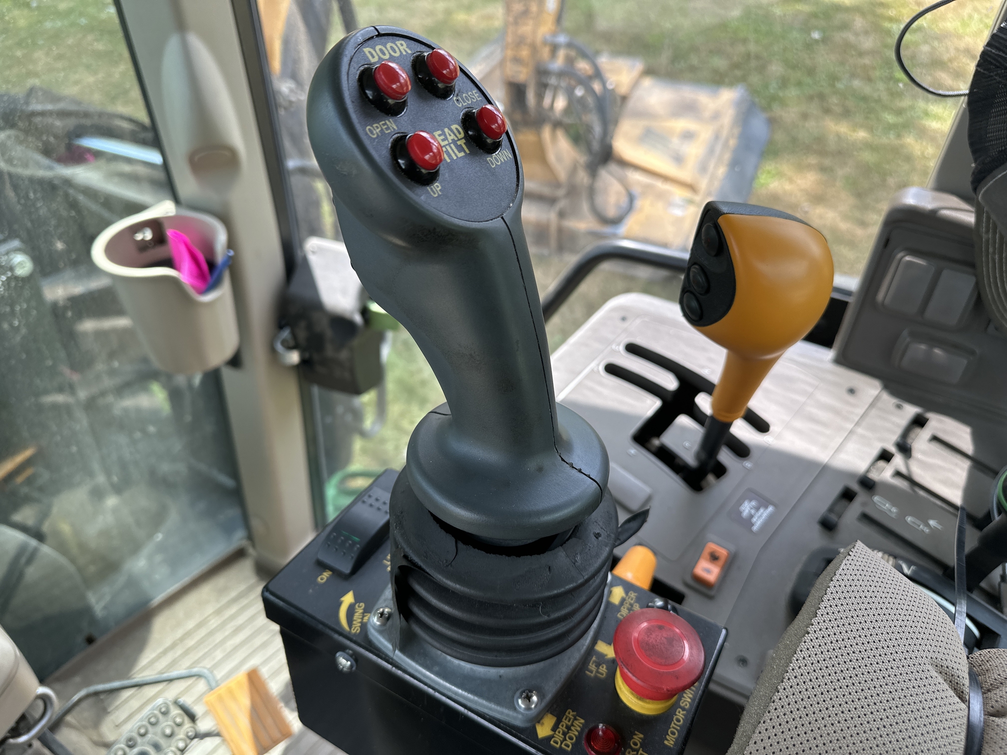 2018 John Deere 6145M Image 19