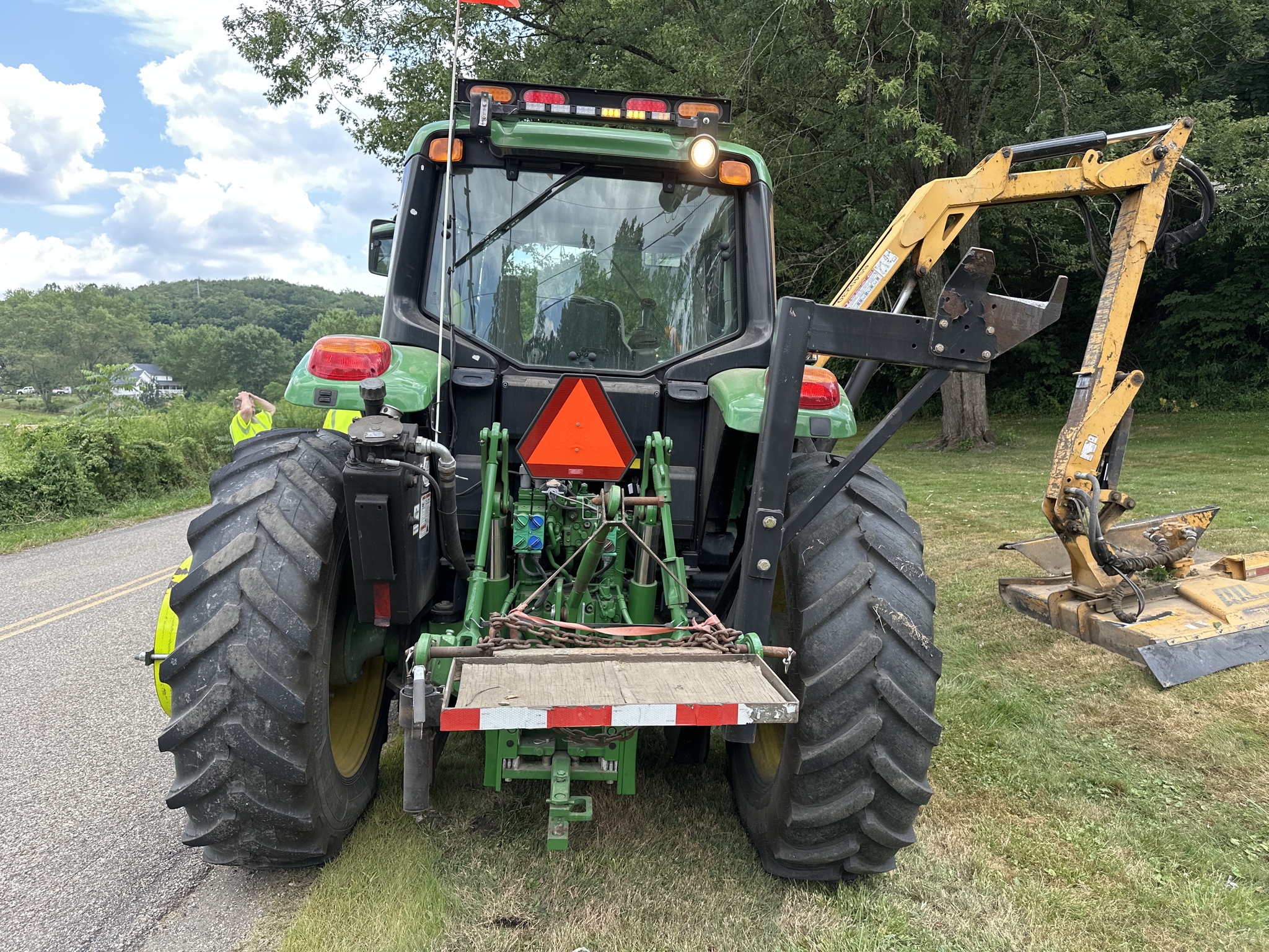 2018 John Deere 6145M Image 4