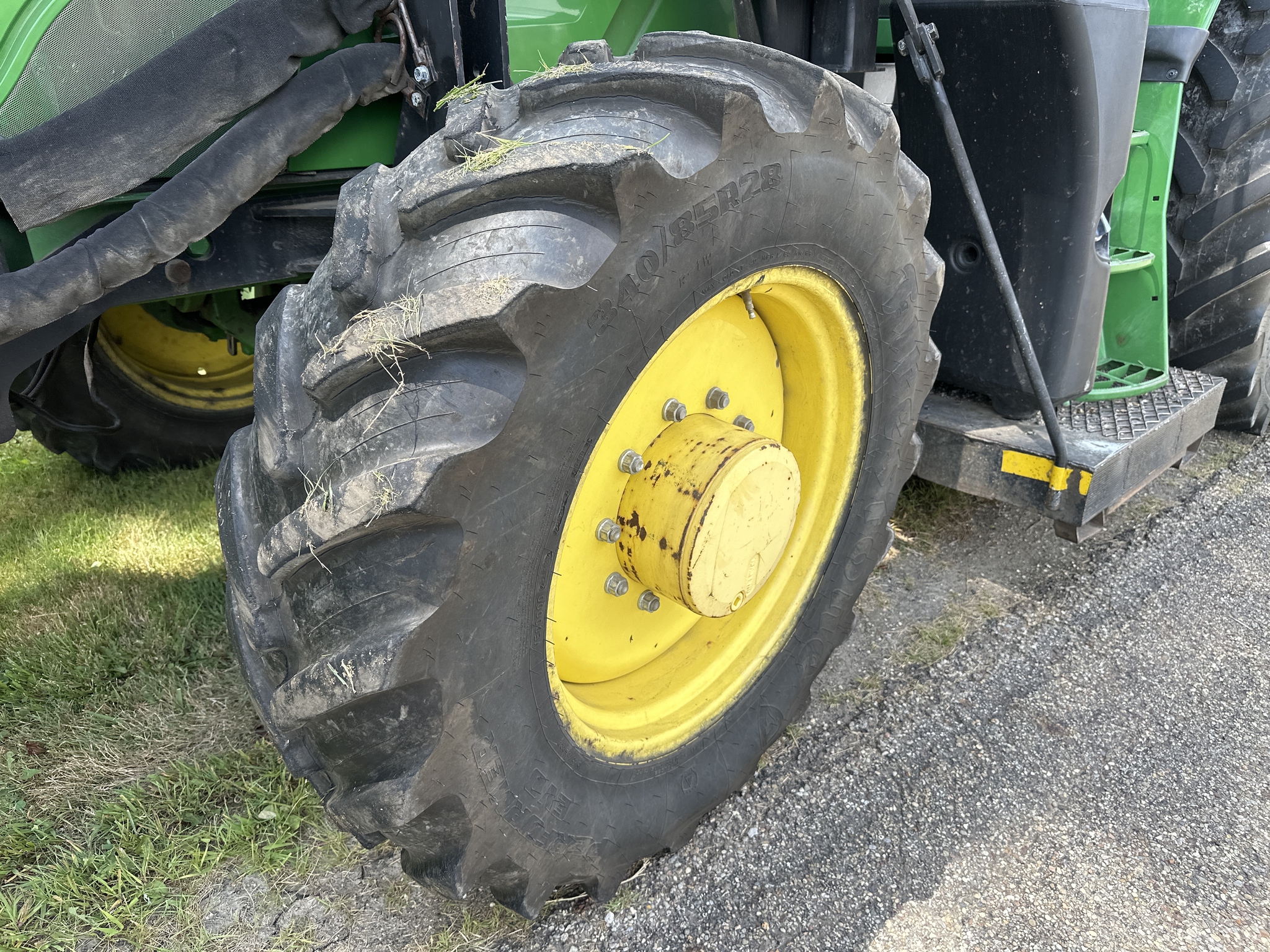 2018 John Deere 6145M Image 17
