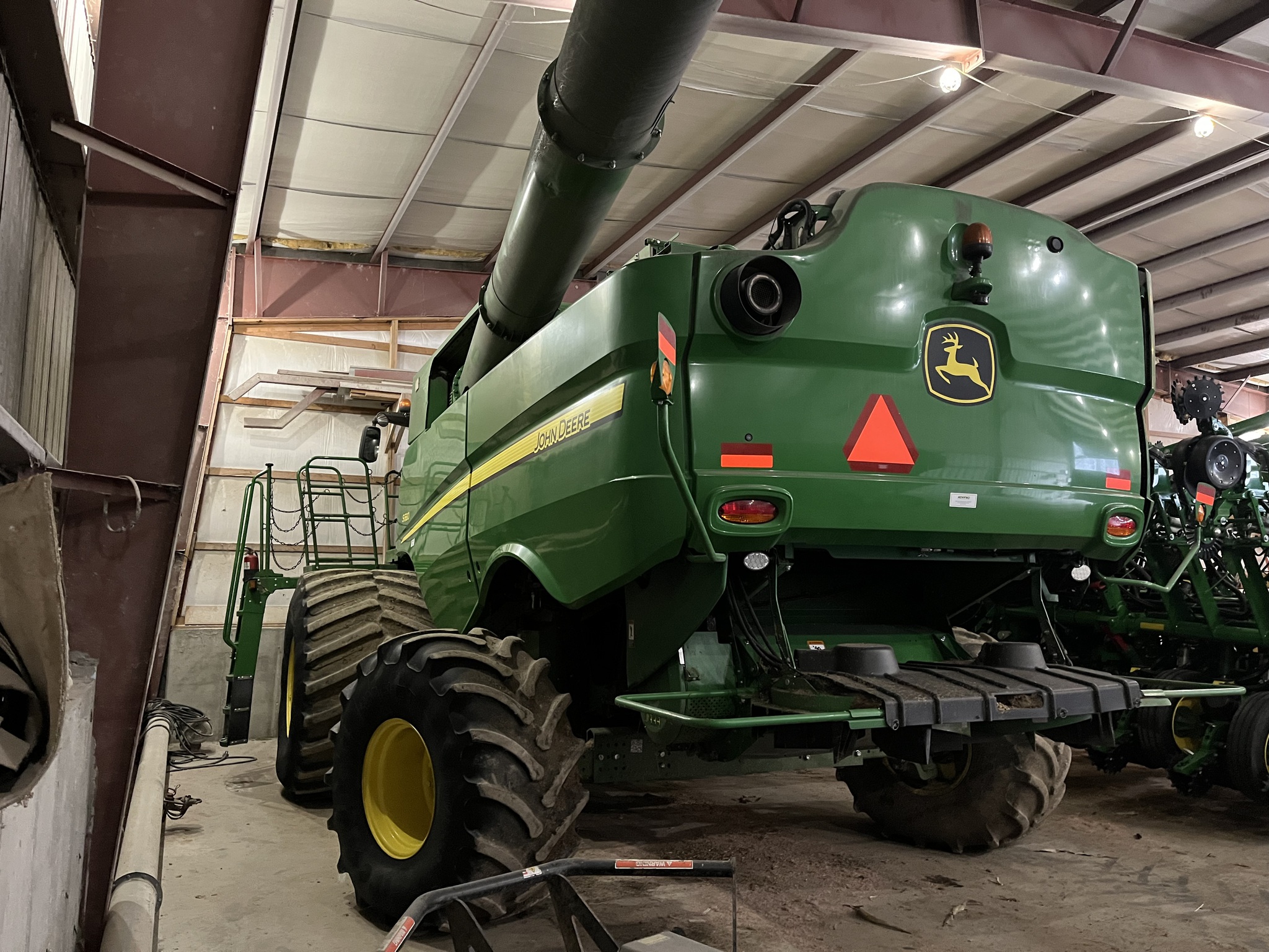 Used 2017 John Deere S680 Combines at Koenig Equipment in Oxford, OH - PhotoXL3