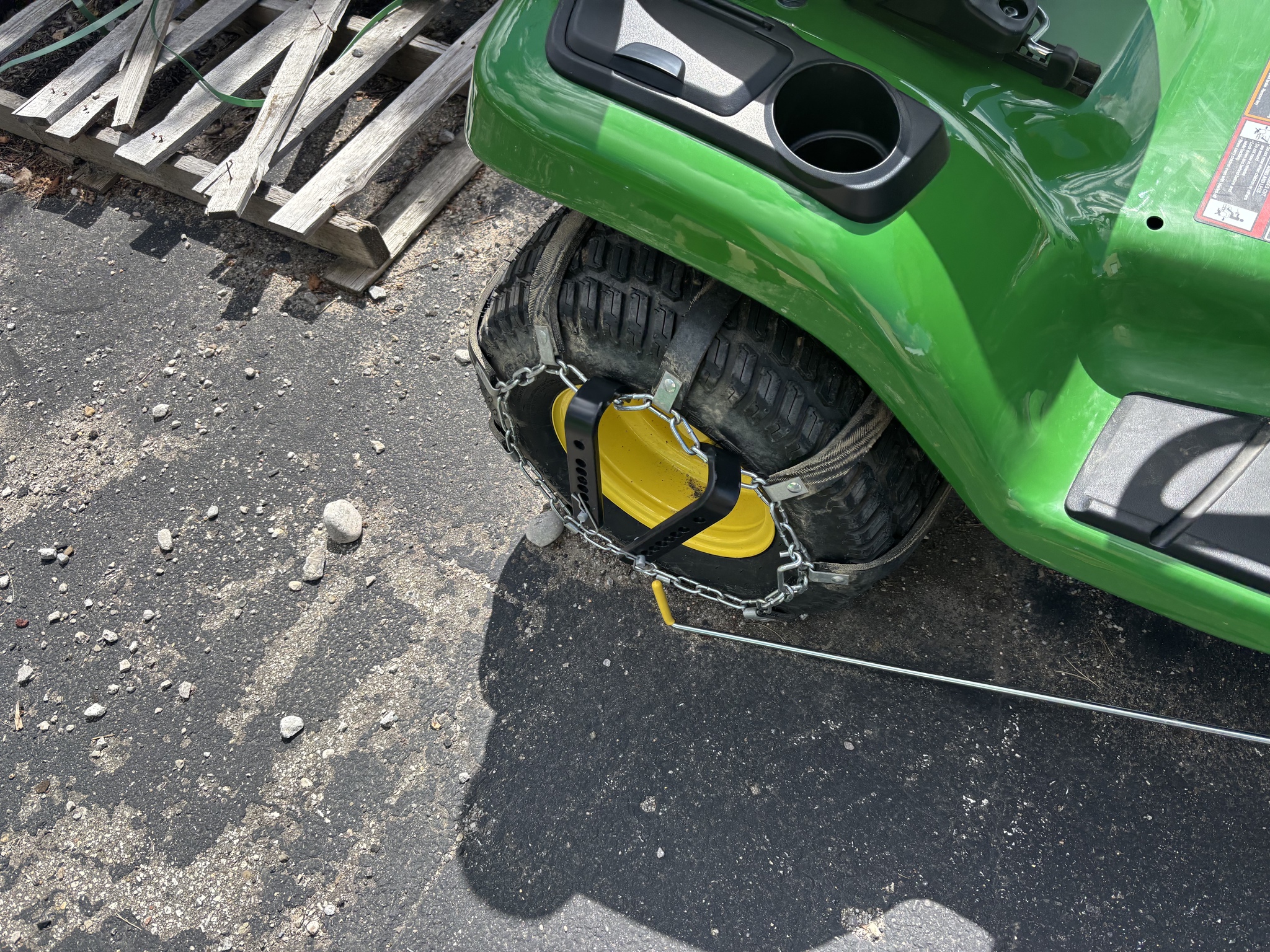 2024 John Deere X380 Image 4