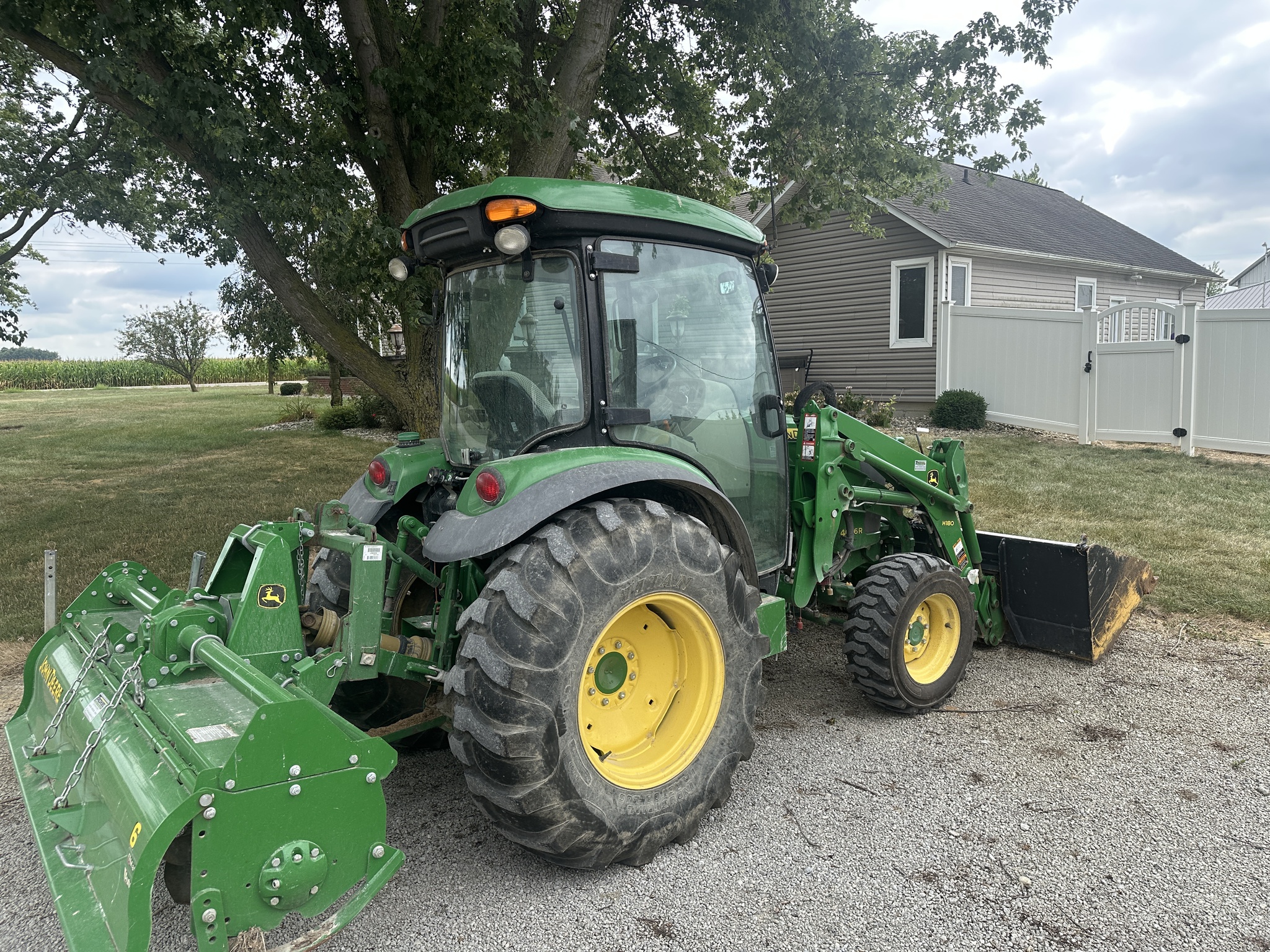 2017 John Deere 4066R Image 3