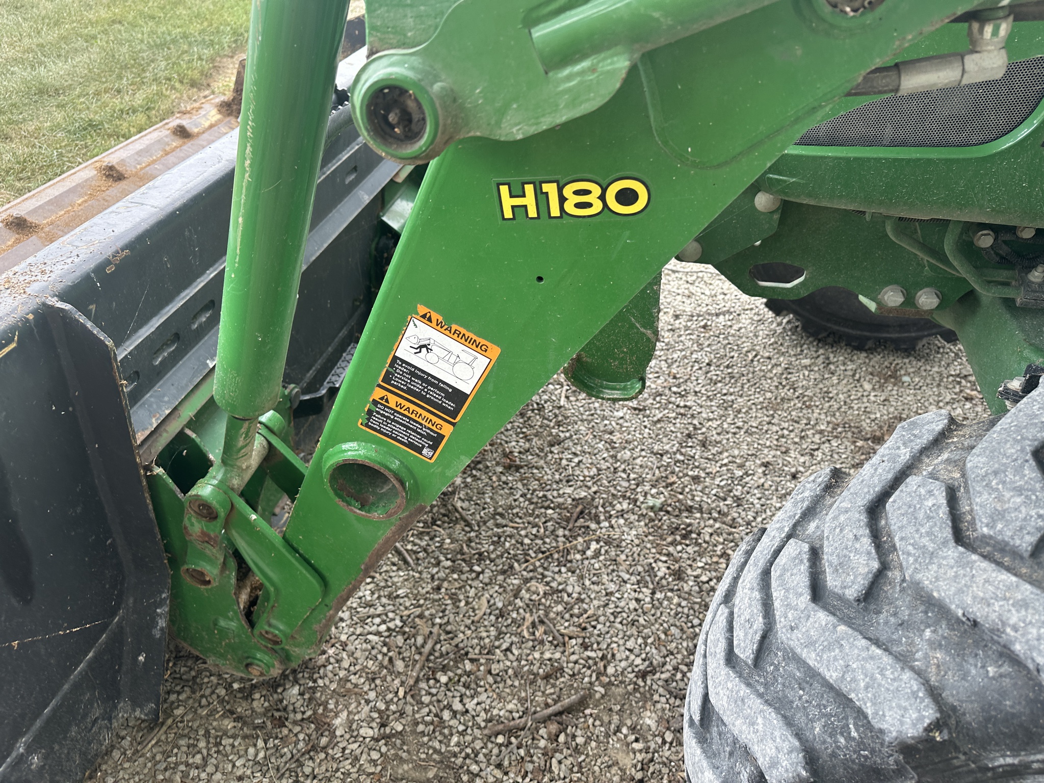 2017 John Deere 4066R Image 7