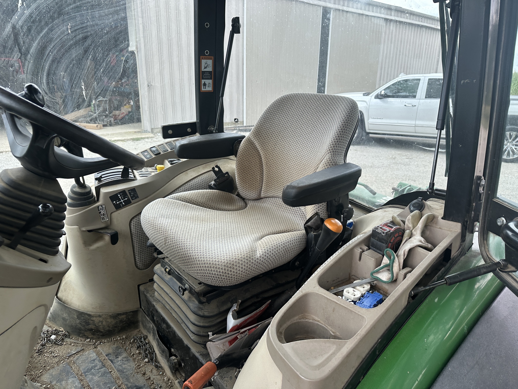 2017 John Deere 4066R Image 8