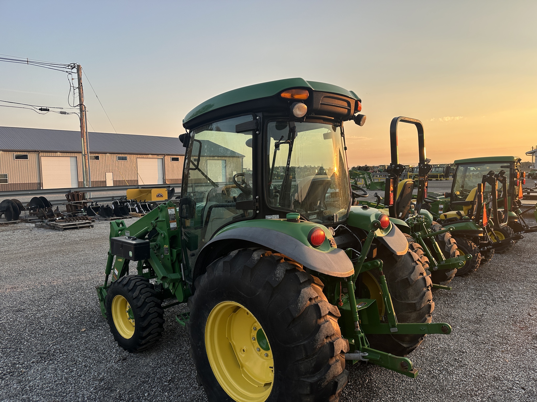 2017 John Deere 4066R Image 5