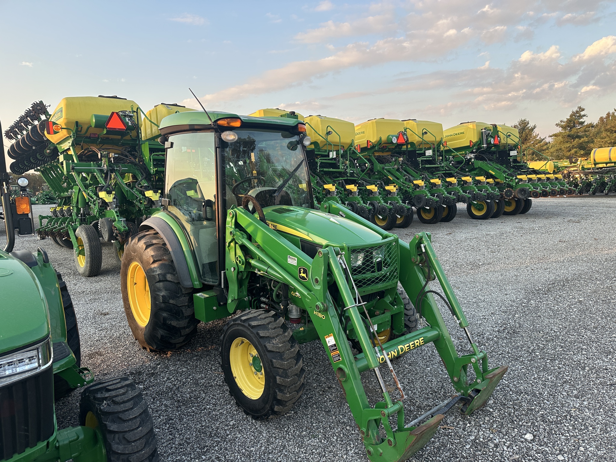 2017 John Deere 4066R Image 7
