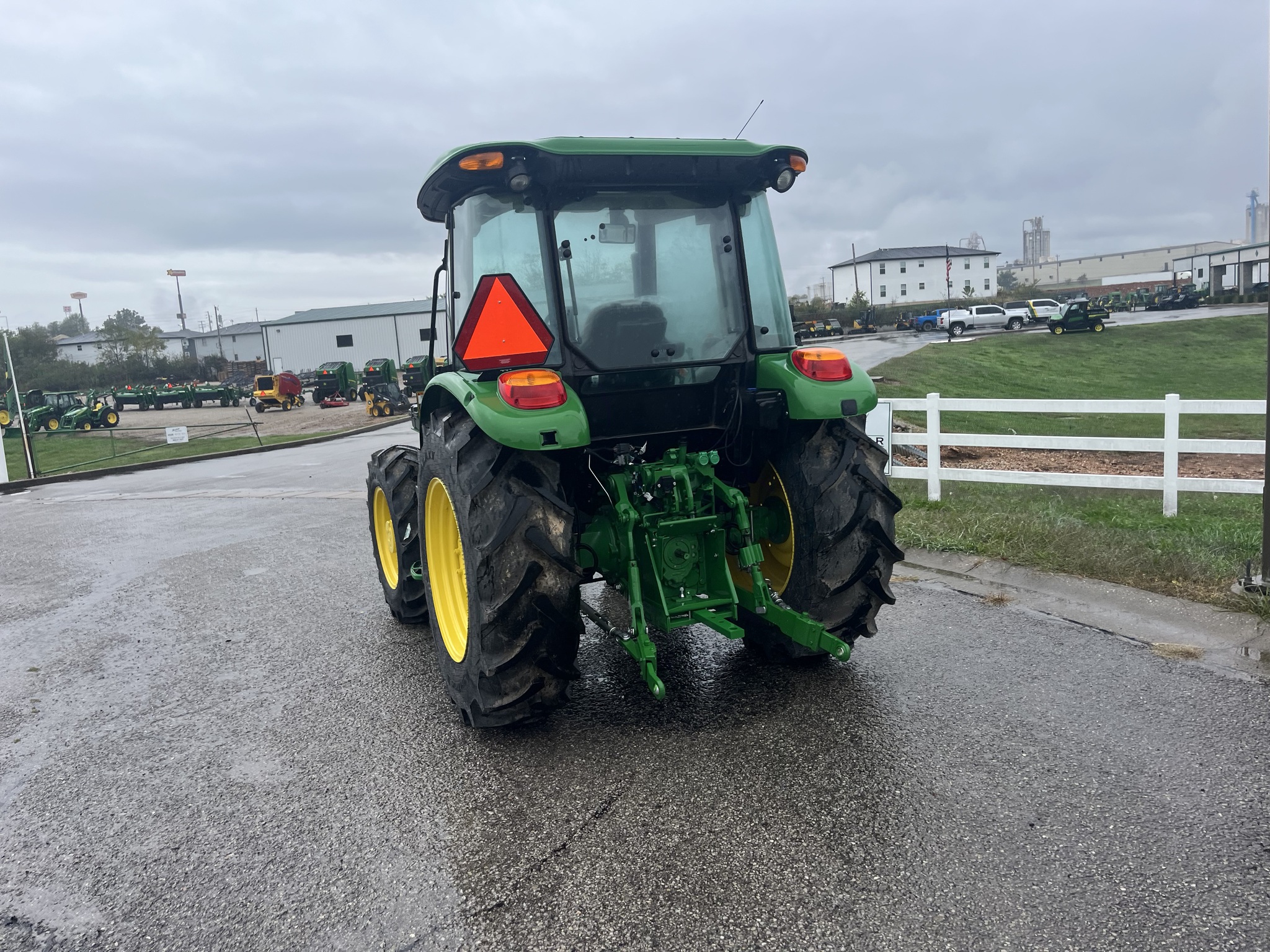  2024 John Deere 5075E at Heritage Tractor in Lebanon, MO