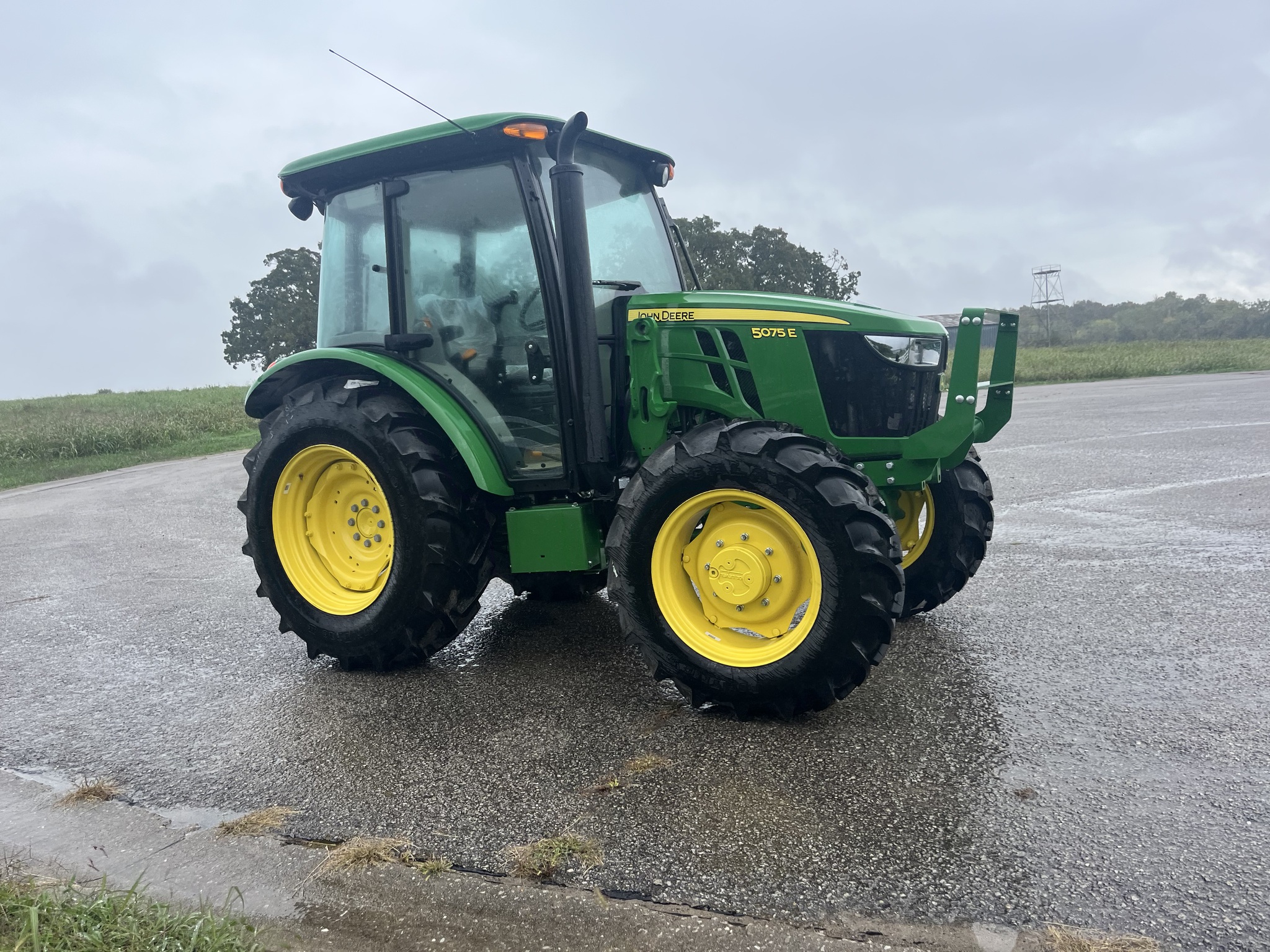  2024 John Deere 5075E at Heritage Tractor in Lebanon, MO