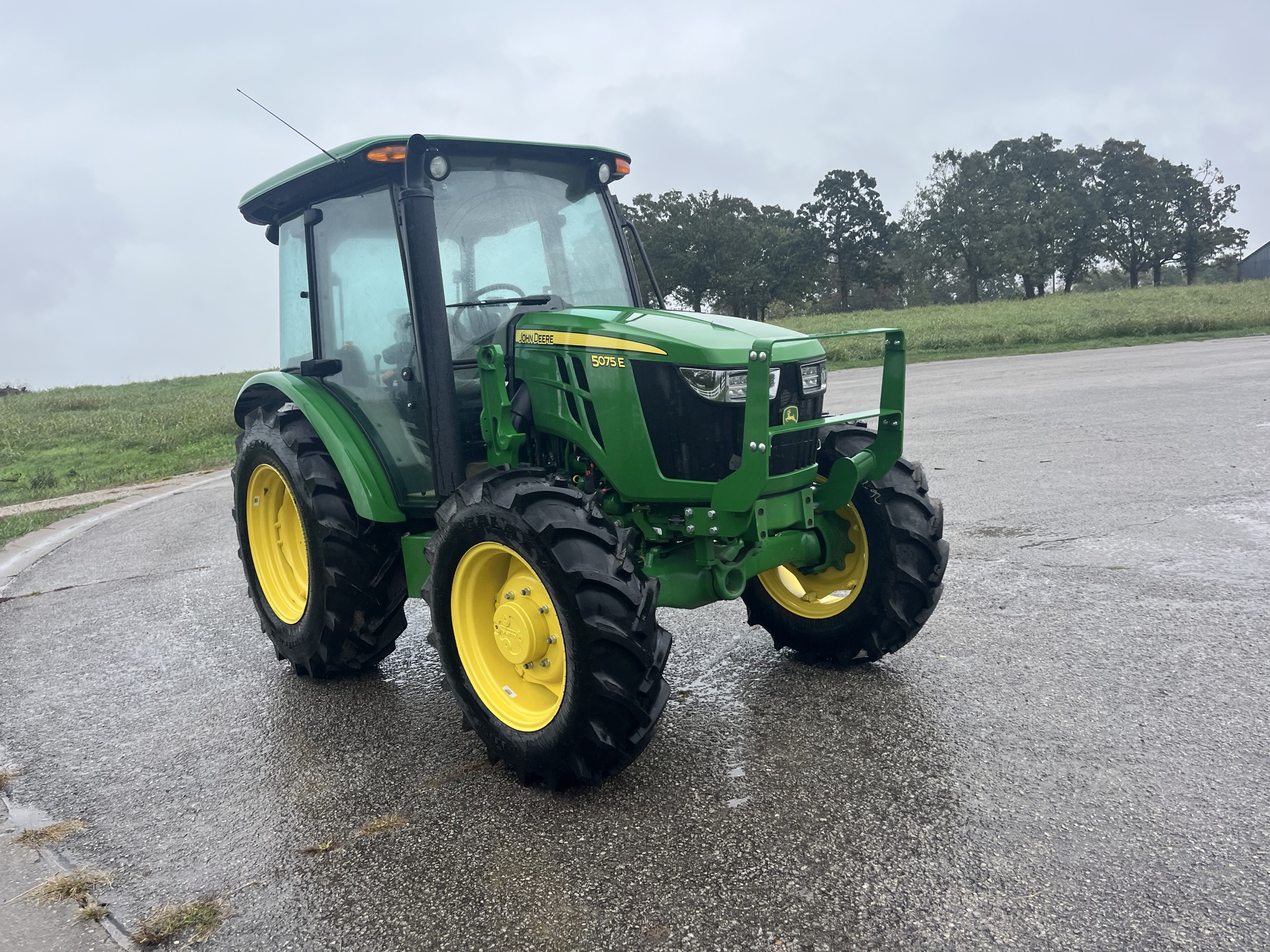  2024 John Deere 5075E at Heritage Tractor in Lebanon, MO