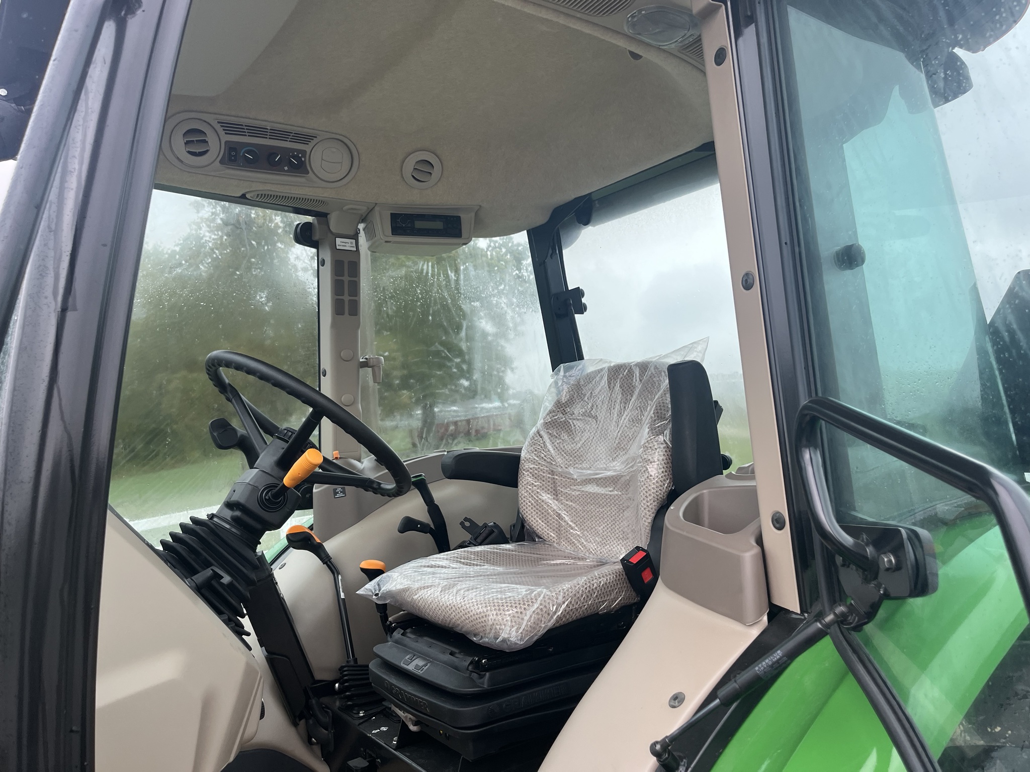  2024 John Deere 5075E at Heritage Tractor in Lebanon, MO