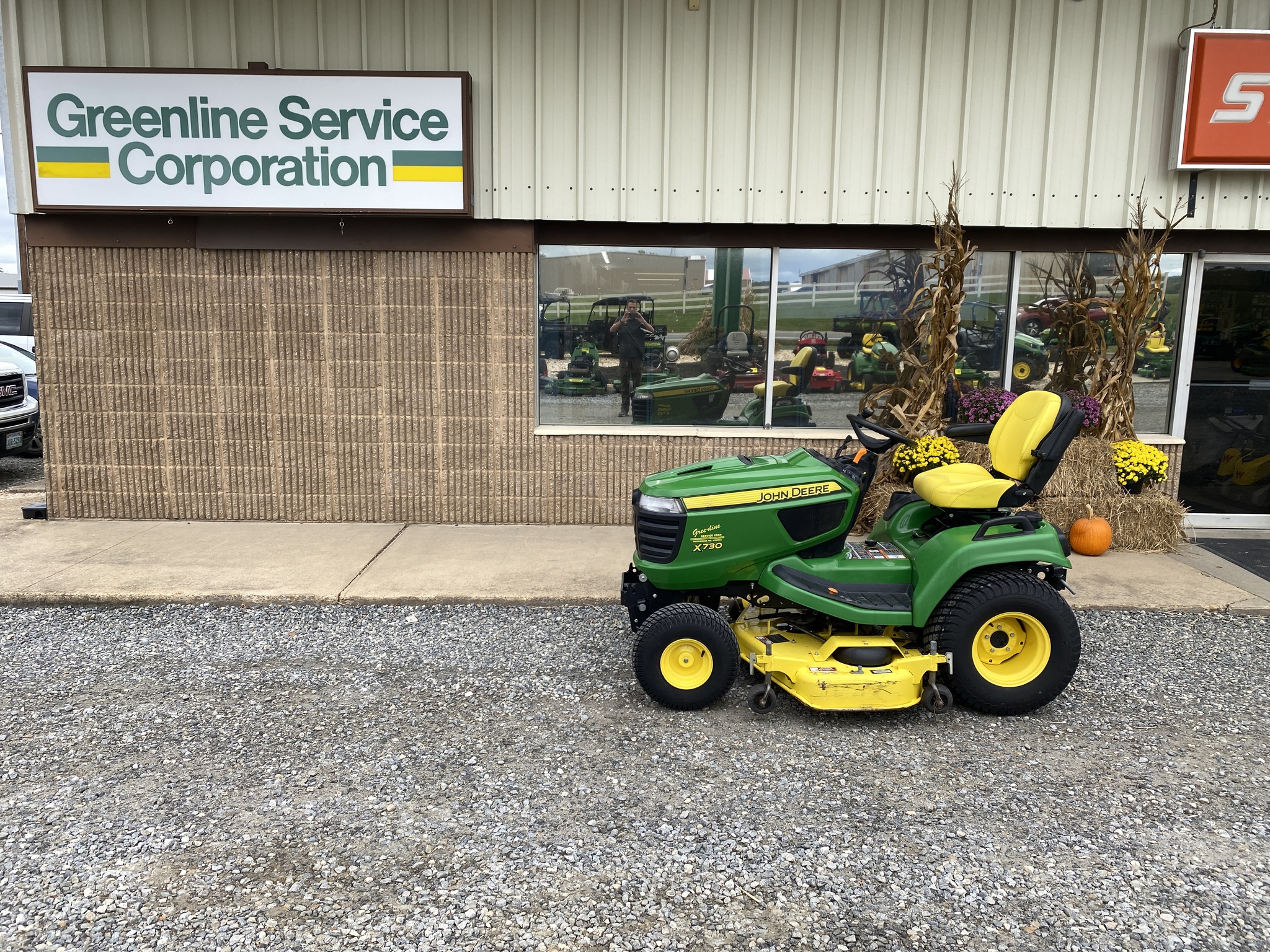 2014 John Deere X730 Image 2
