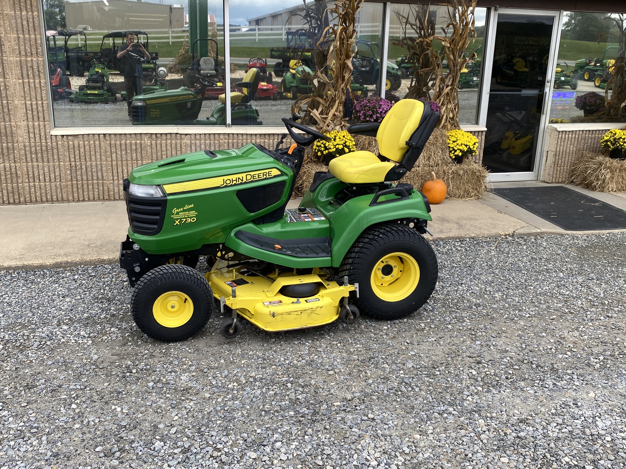 2014 John Deere X730 Image 3