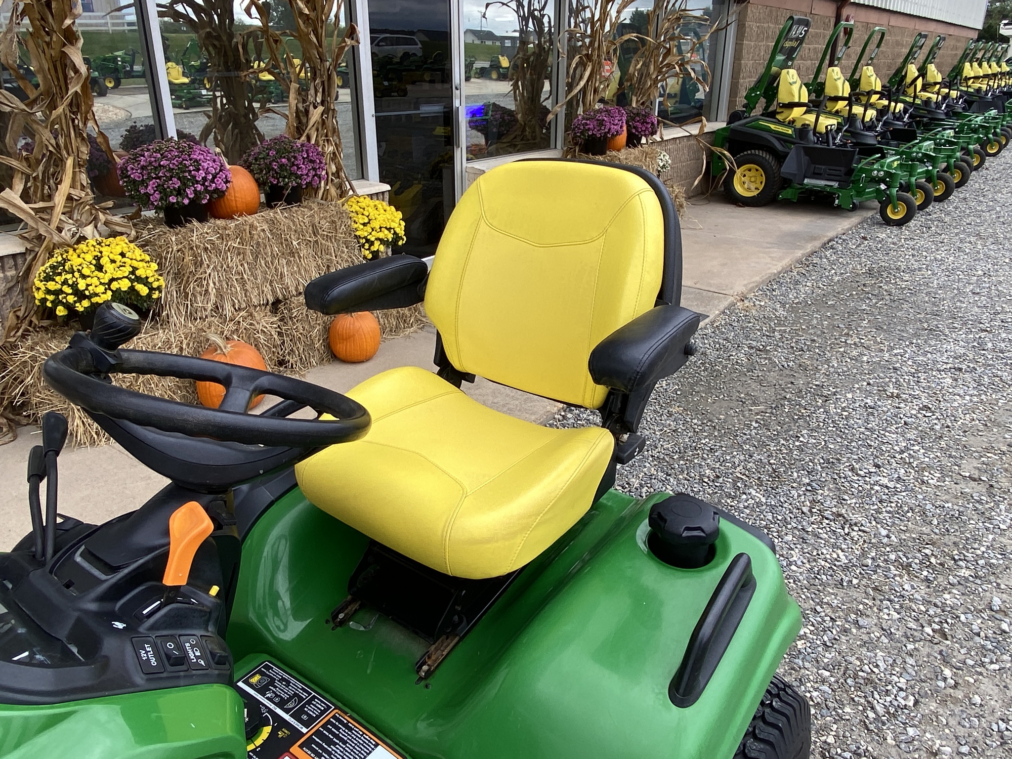 2014 John Deere X730 Image 7