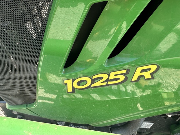 2017 John Deere 1025R Photo 2