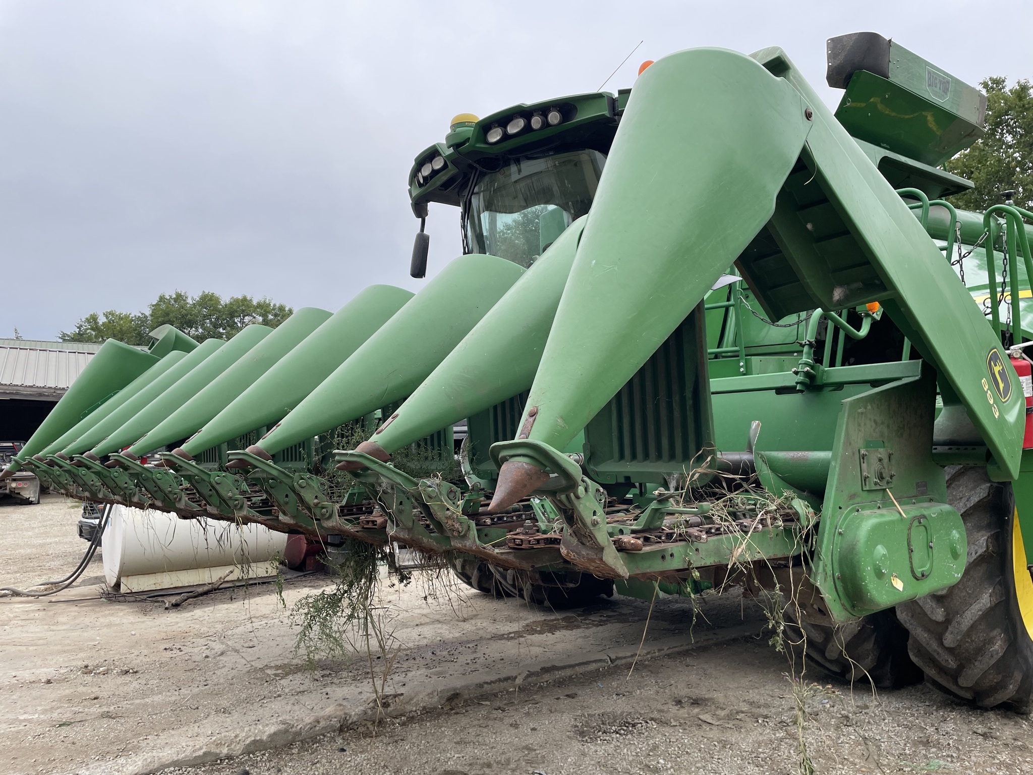  2002 John Deere 893 at Heritage Tractor in Baldwin City, KS