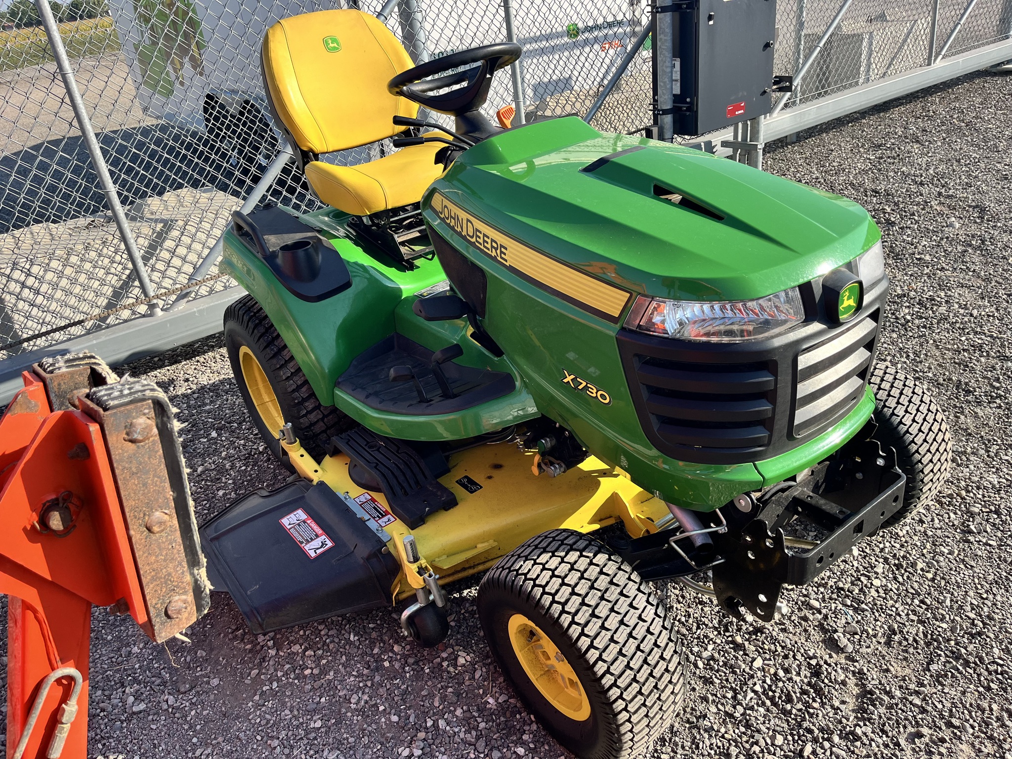 2019 John Deere X730 Image 1