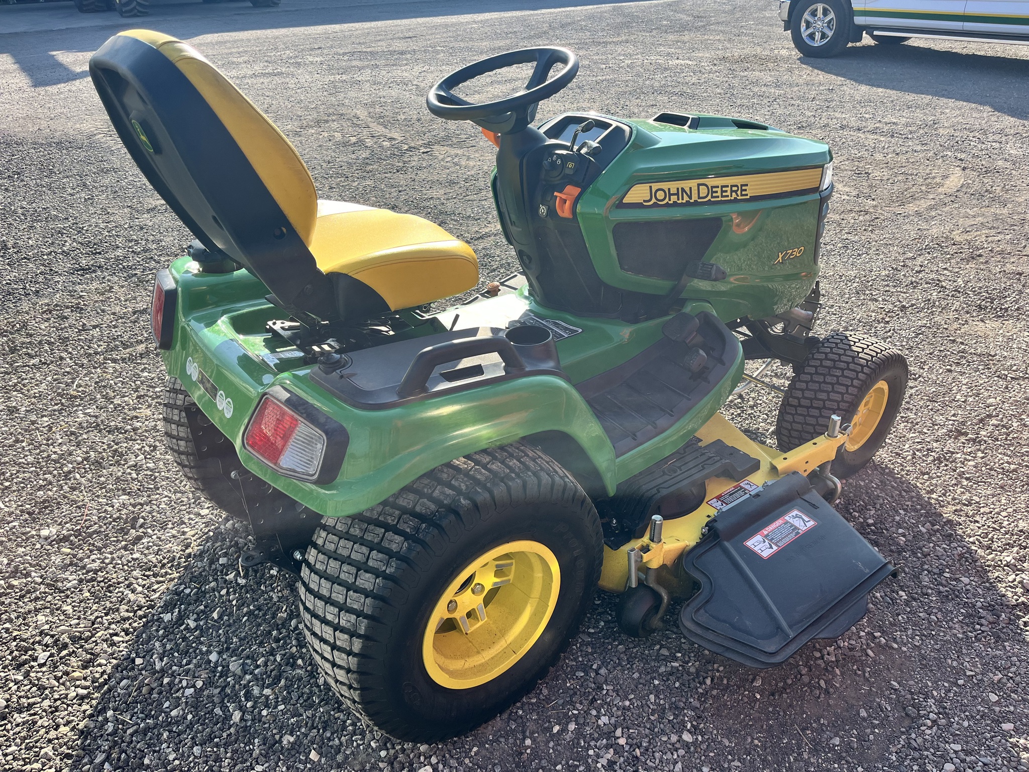 2019 John Deere X730 Image 3