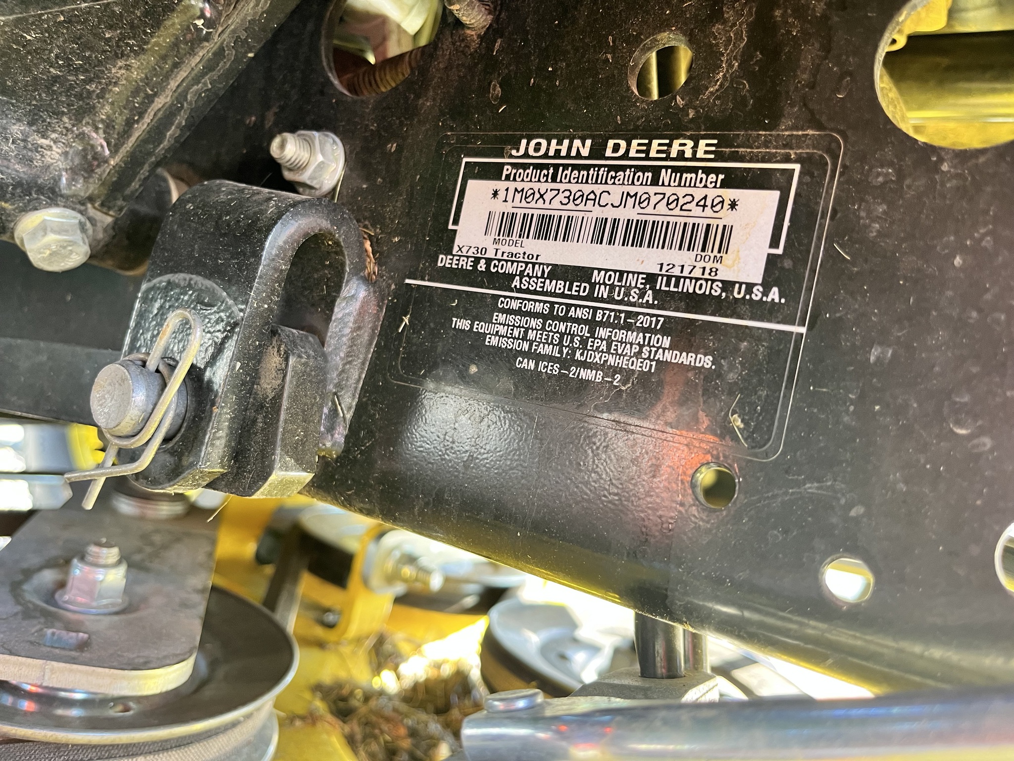 2019 John Deere X730 Image 6
