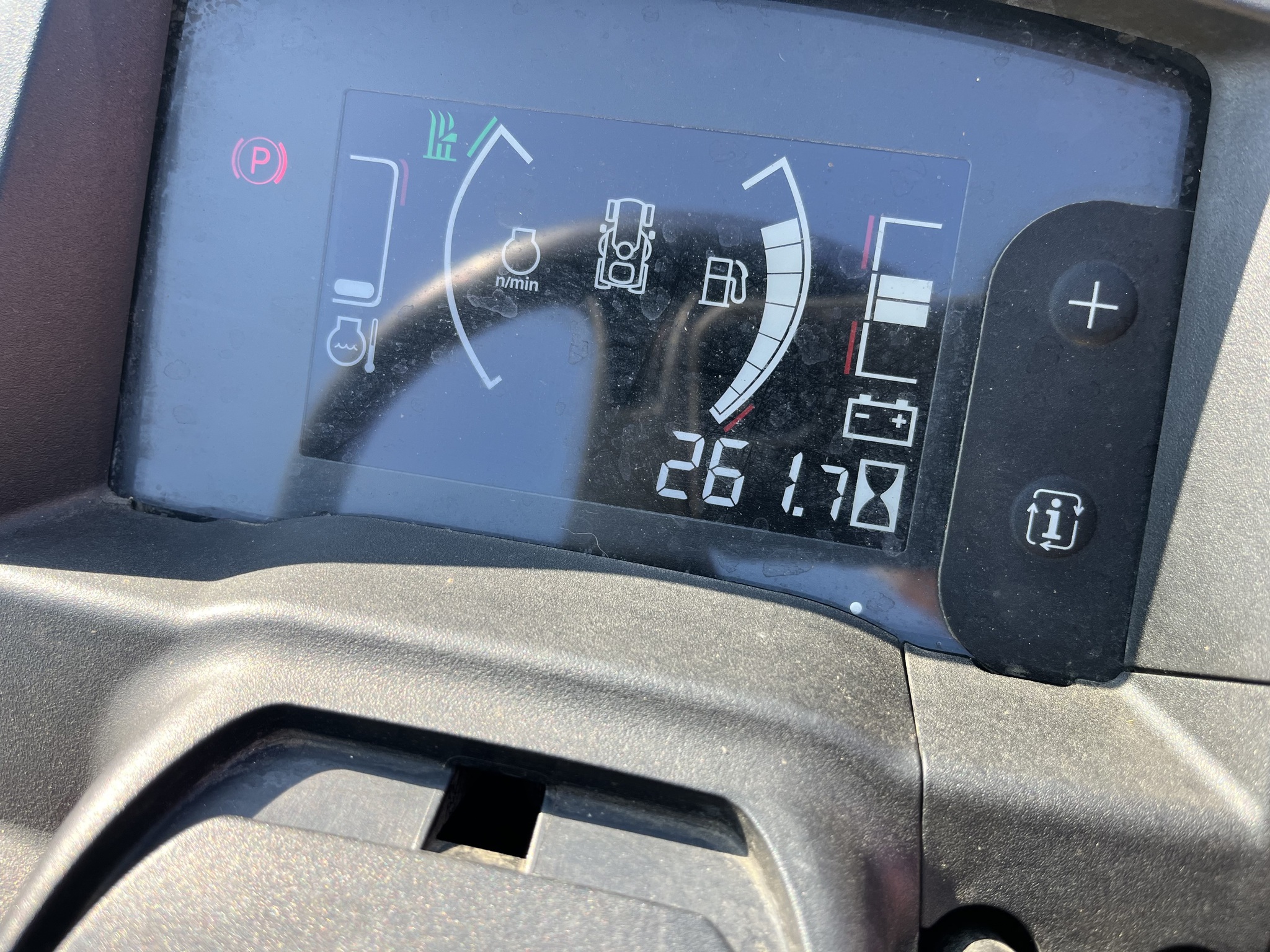 2019 John Deere X730 Image 5
