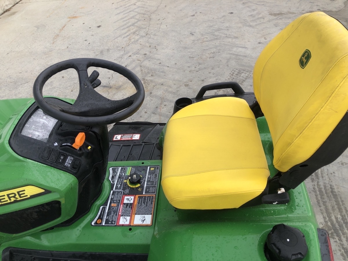 2019 John Deere X730 Image 6