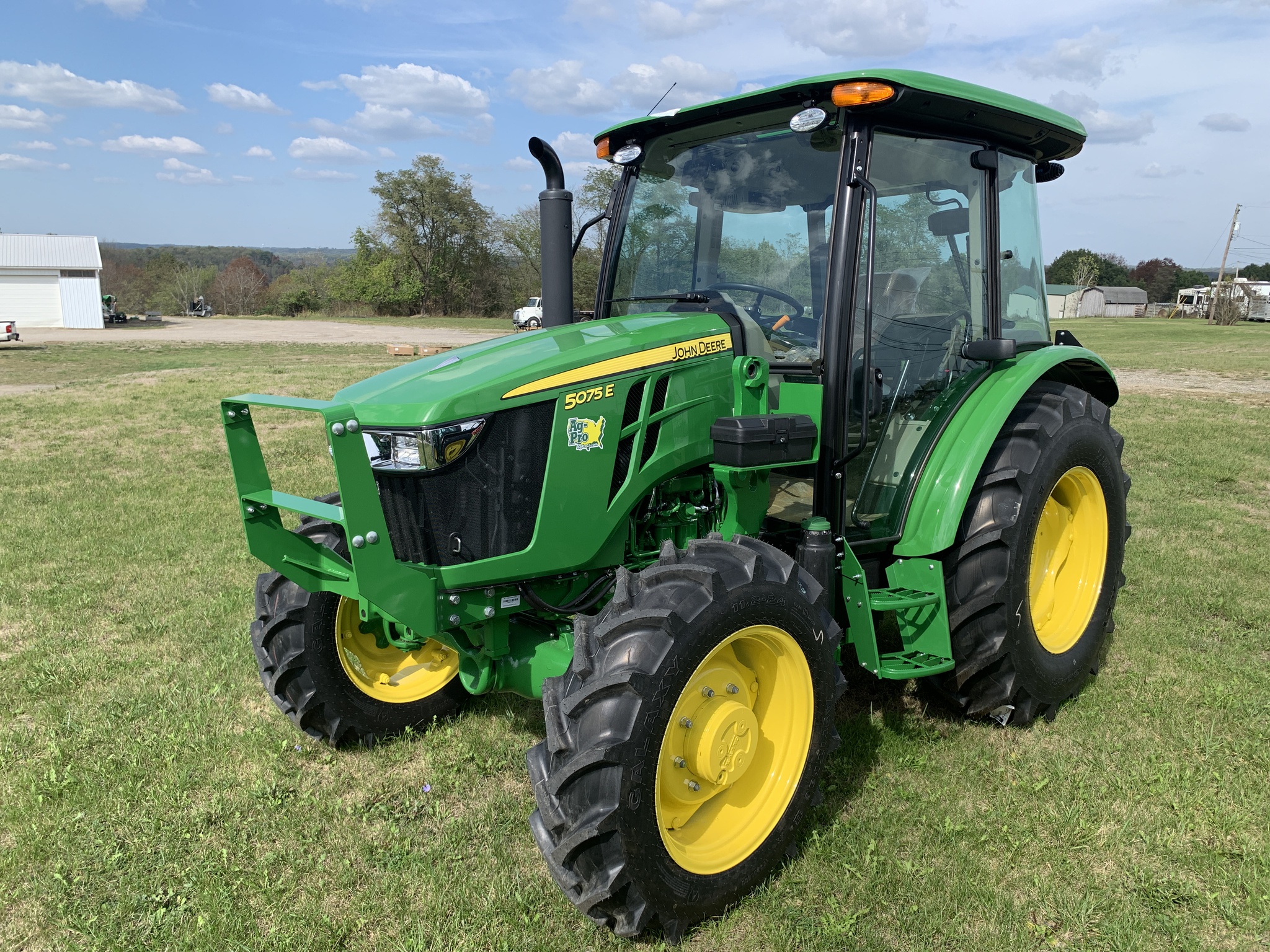 2025 John Deere 5075E Image 5