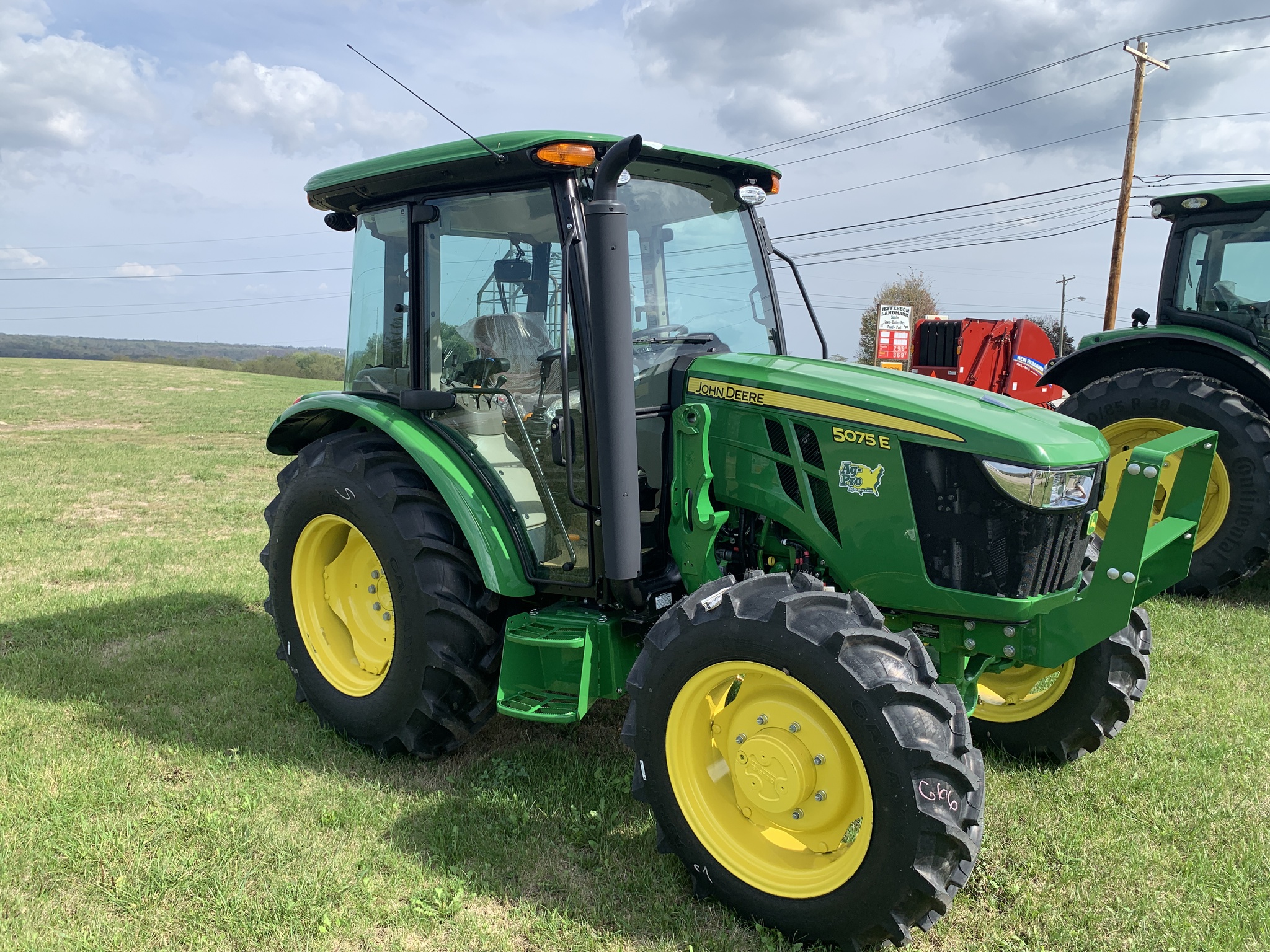 2025 John Deere 5075E Image 6