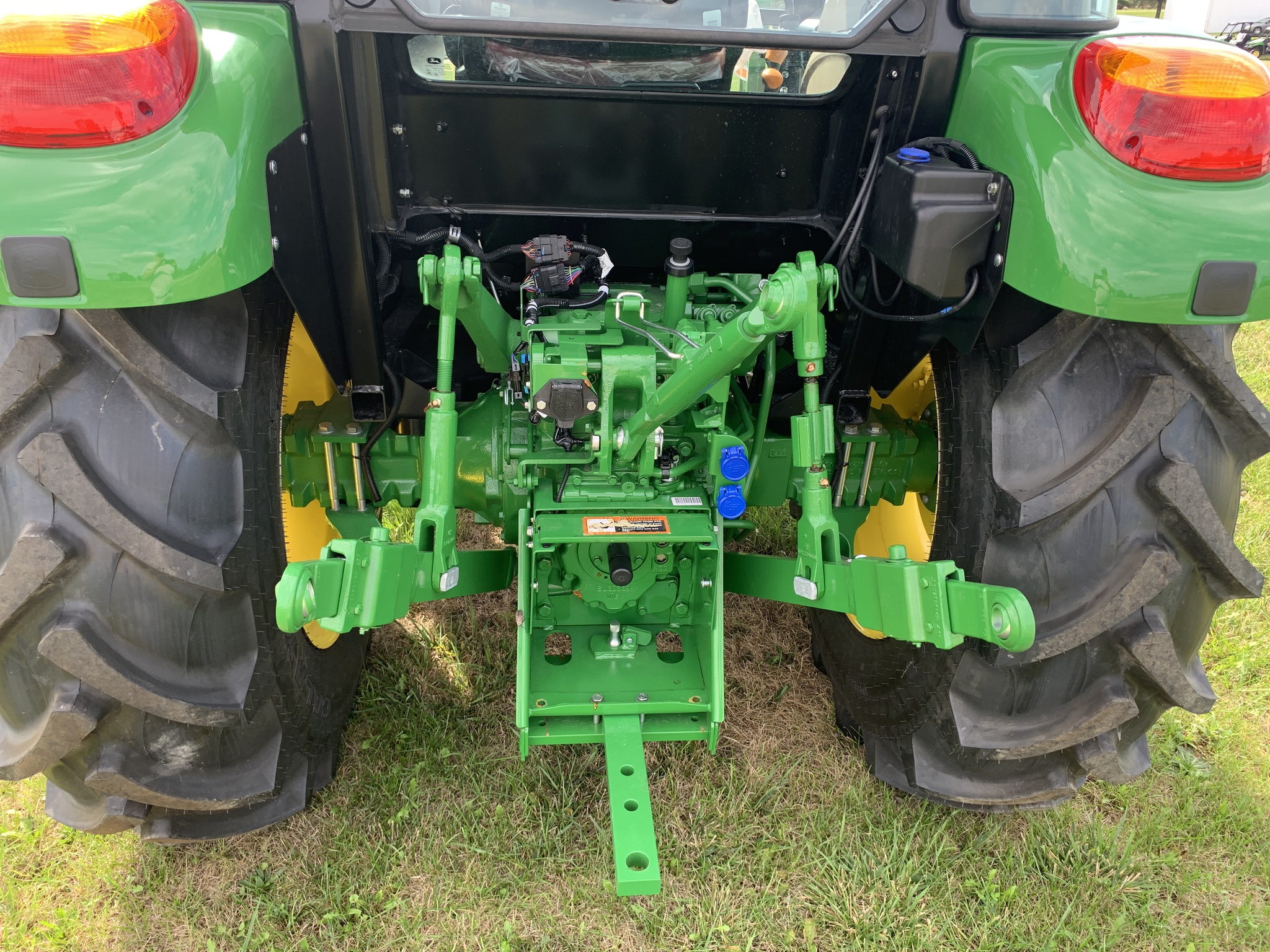 2025 John Deere 5075E Image 7