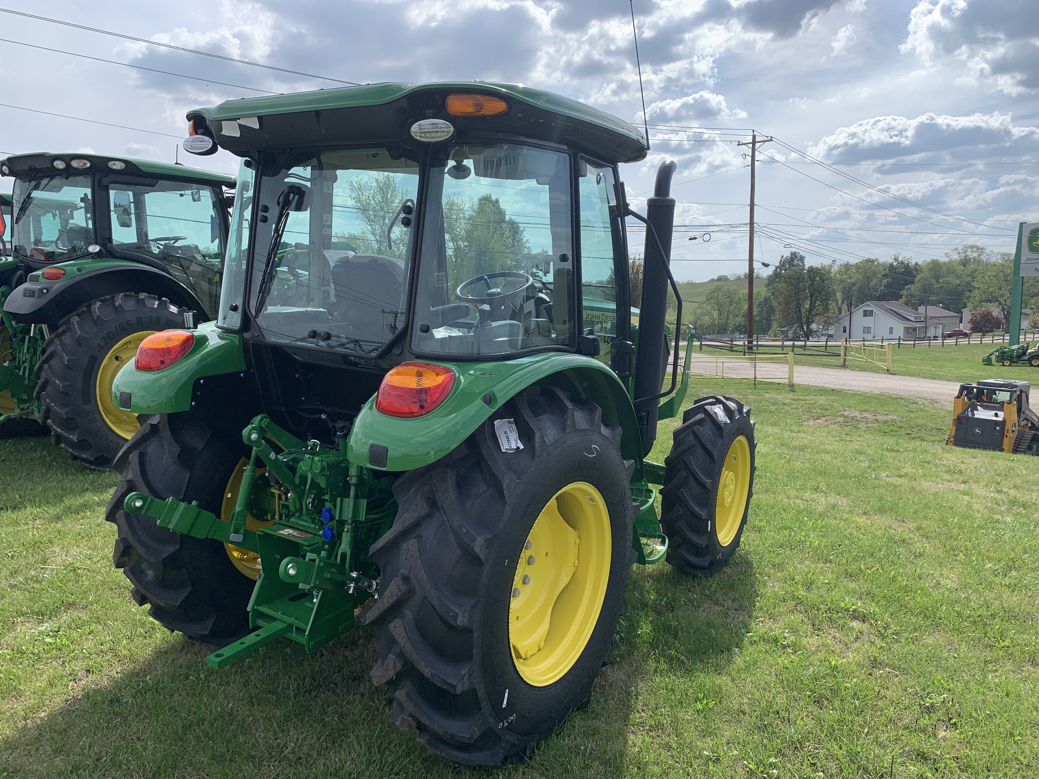 2025 John Deere 5075E Image 8