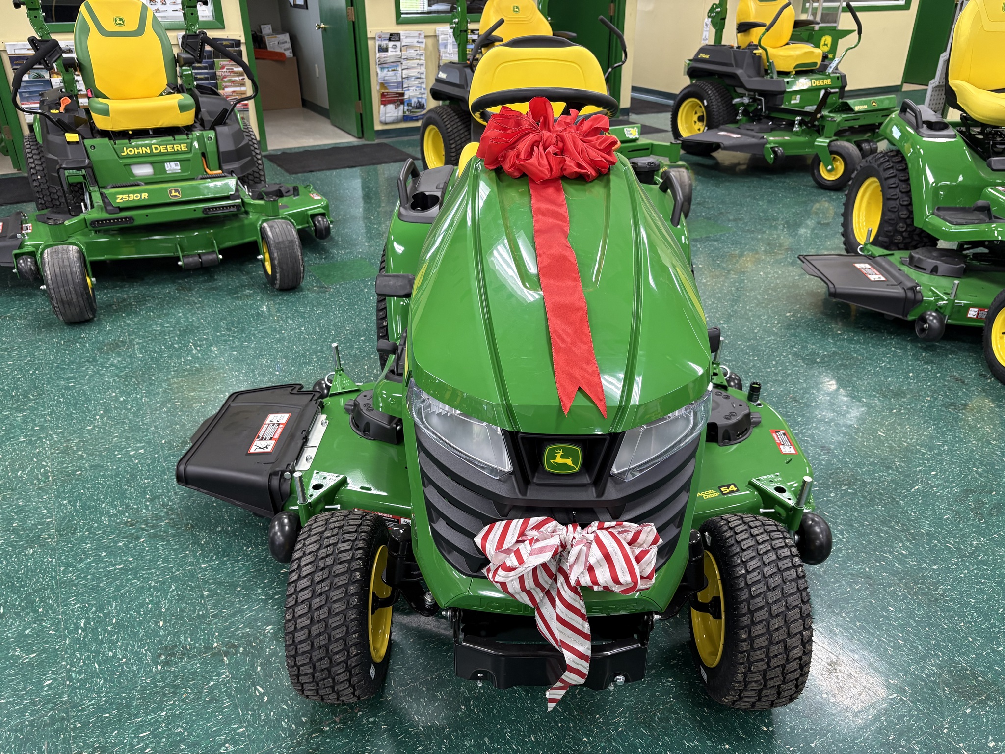 2025 John Deere X570 Image 2