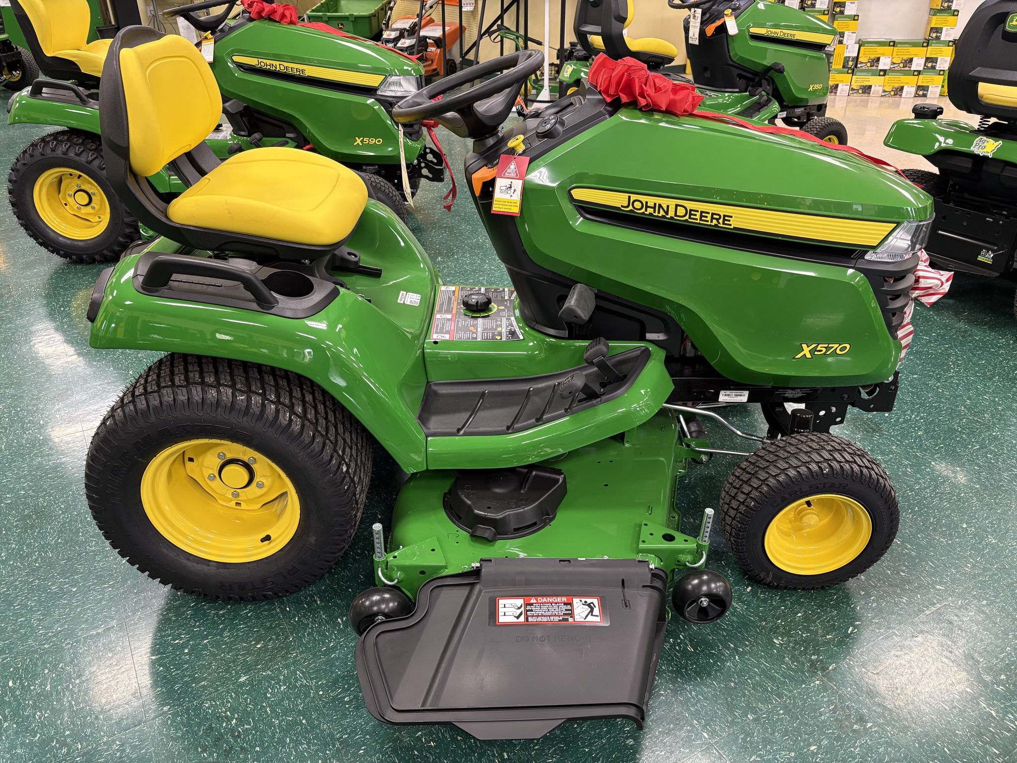 2025 John Deere X570 Image 4