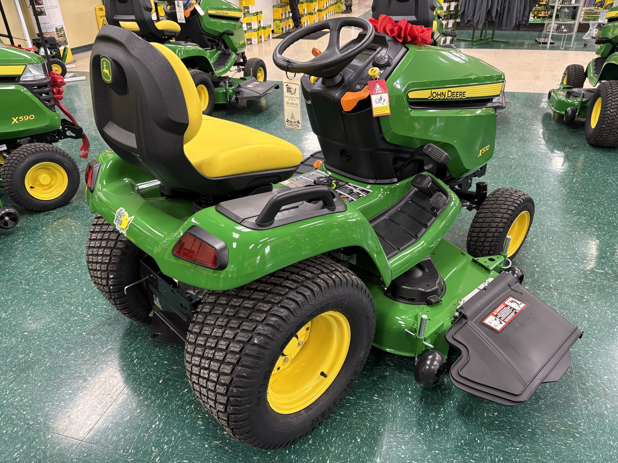 2025 John Deere X570 Image 5