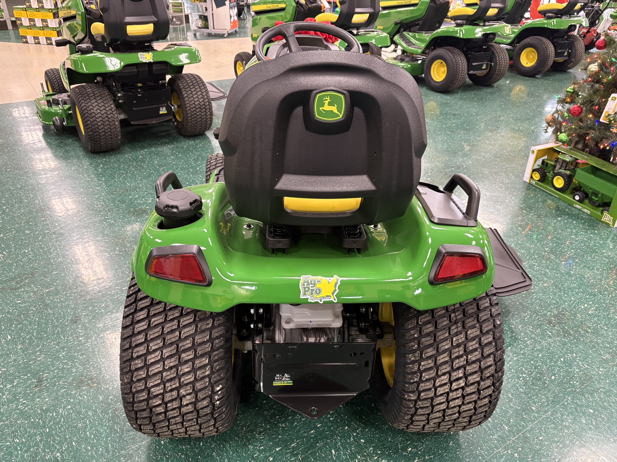 2025 John Deere X570 Image 6