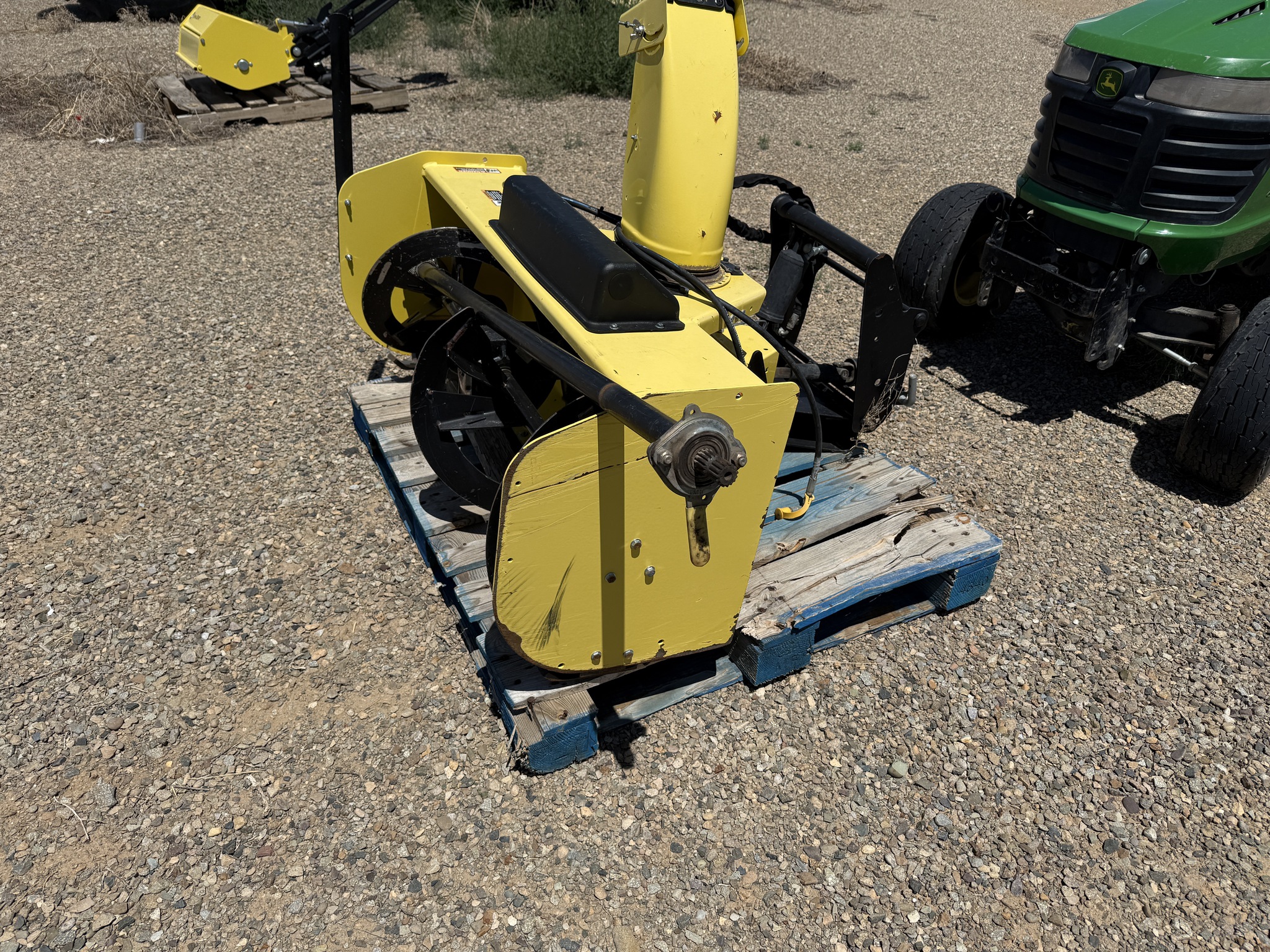 2019 John Deere X750 Image 9