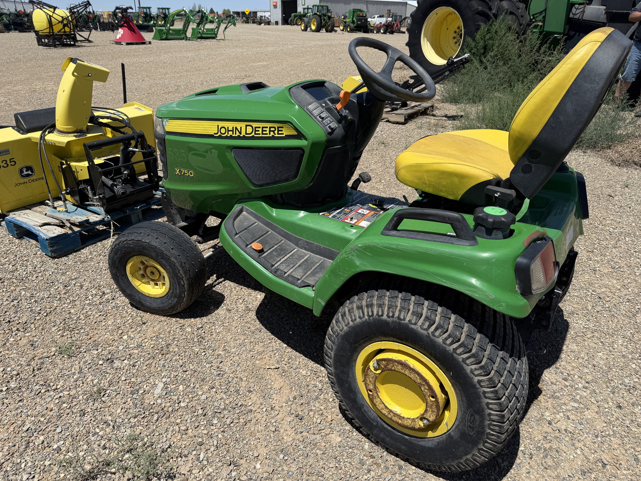 2019 John Deere X750 Image 4