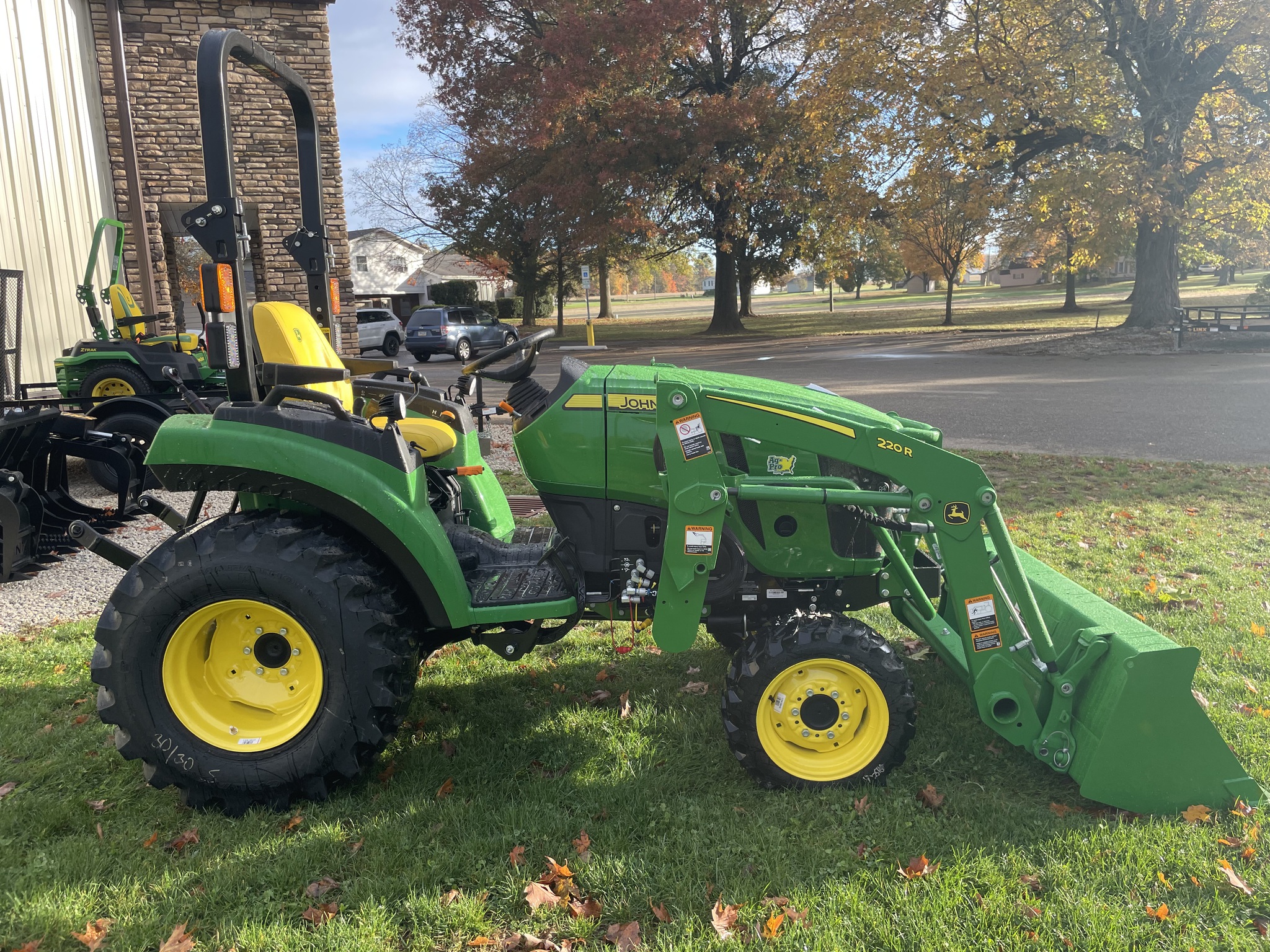 2025 John Deere 2038R Image 4
