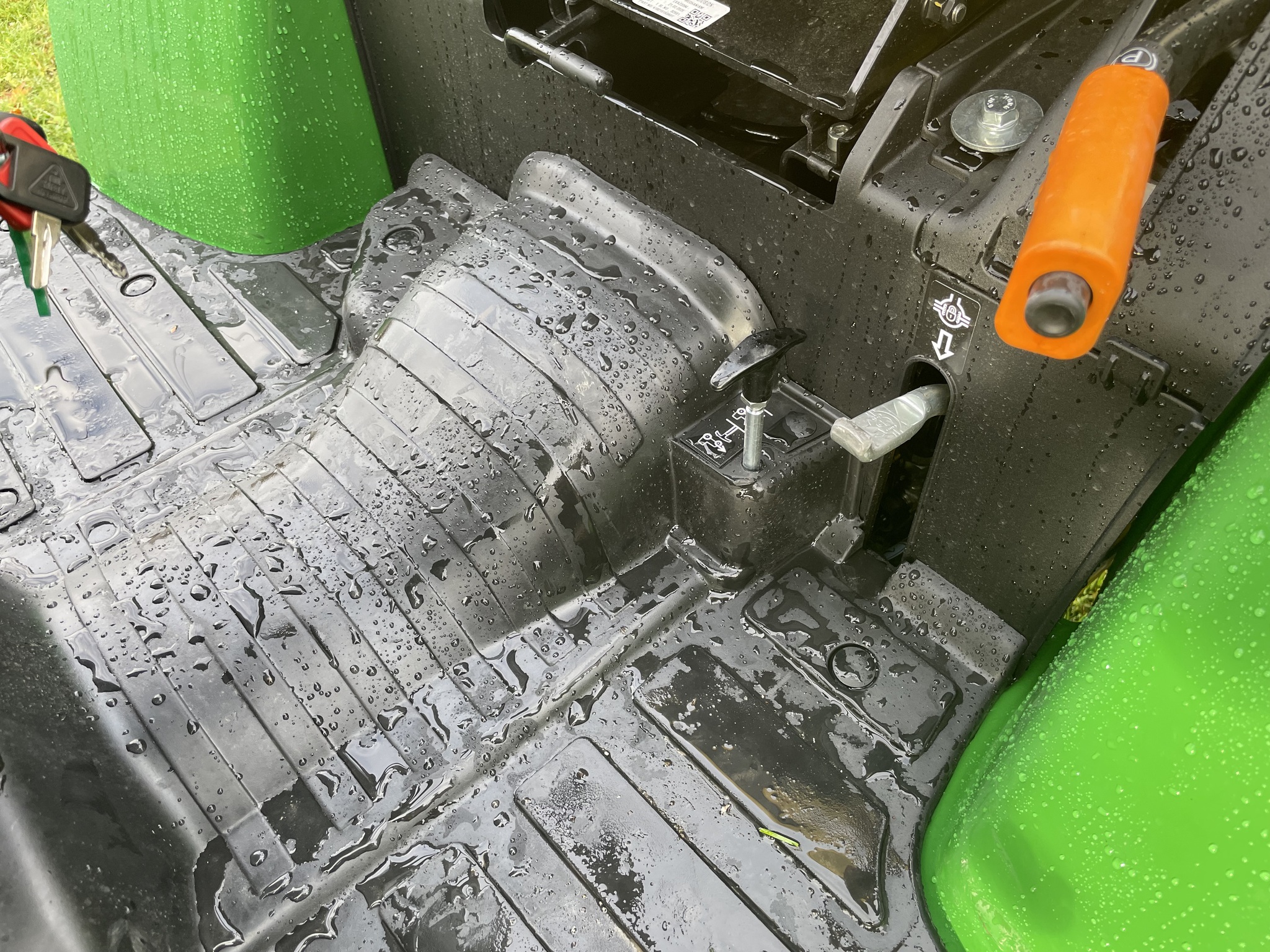 2025 John Deere 2038R Image 9