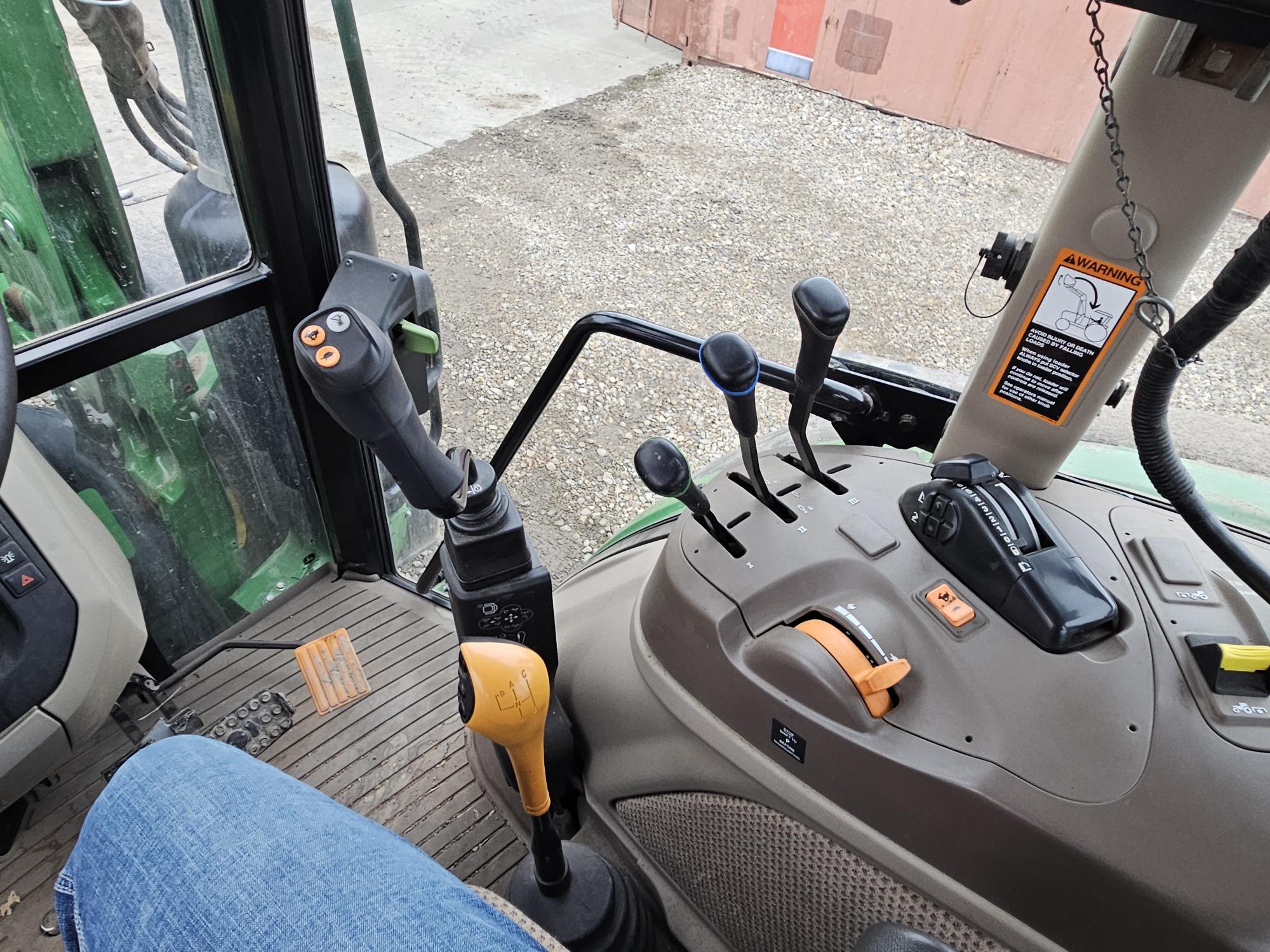 2022 John Deere 5115M Image 9