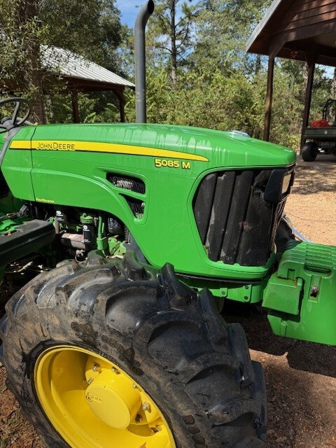 2010 John Deere 5085M Image 2