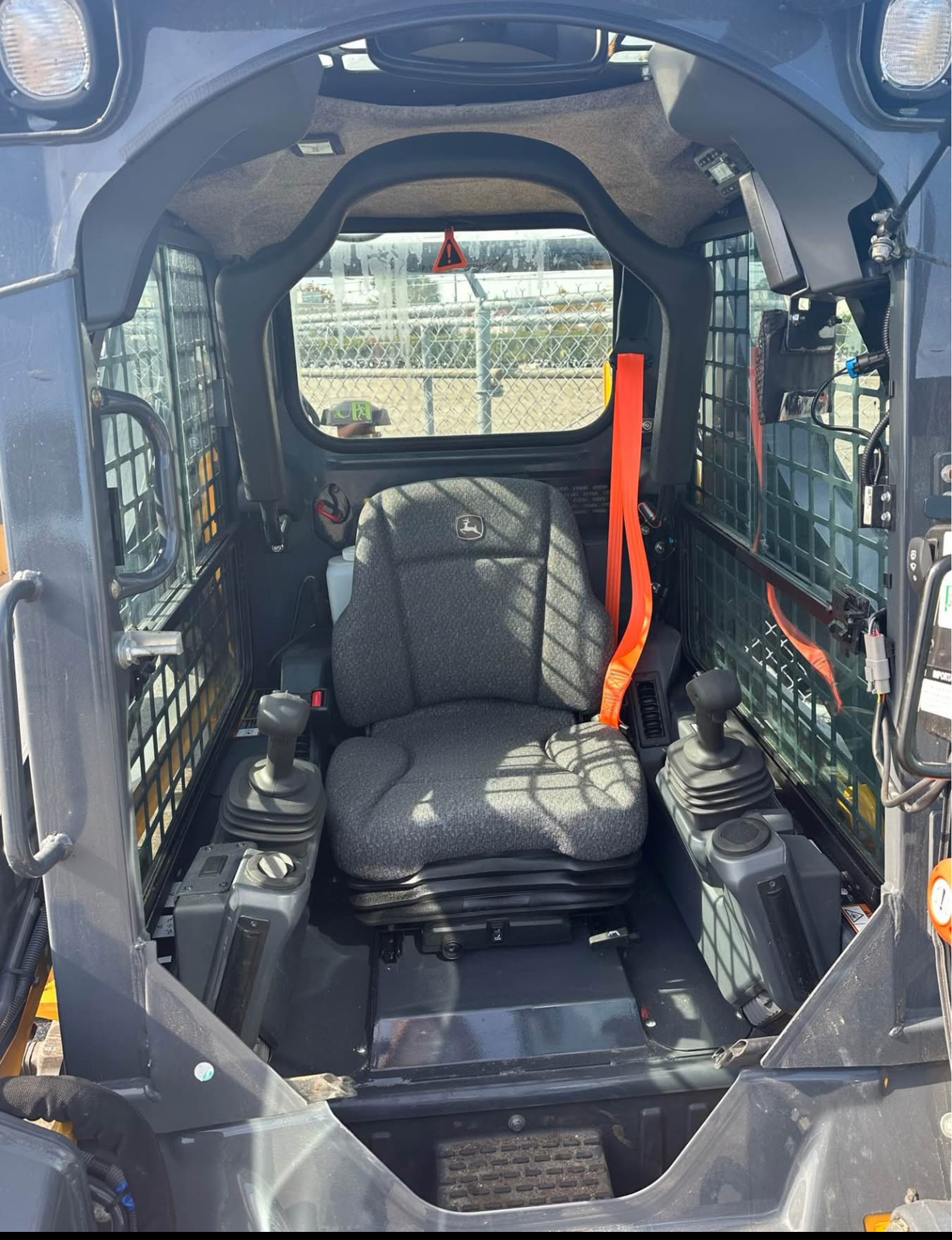 2024 John Deere 317G Image 4