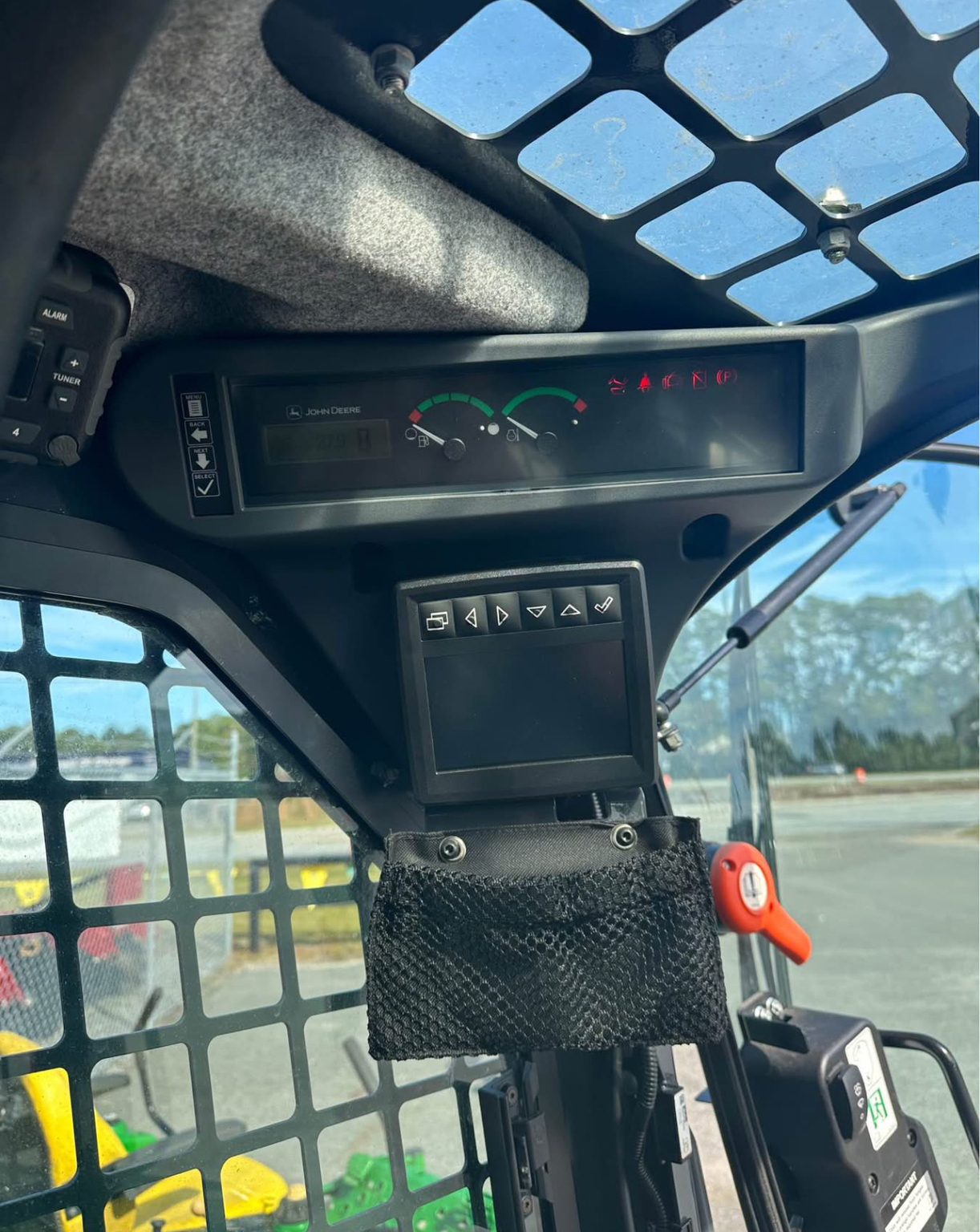 2024 John Deere 317G Image 5