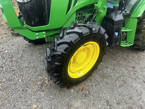 Photo of 2025 John Deere 5105M
