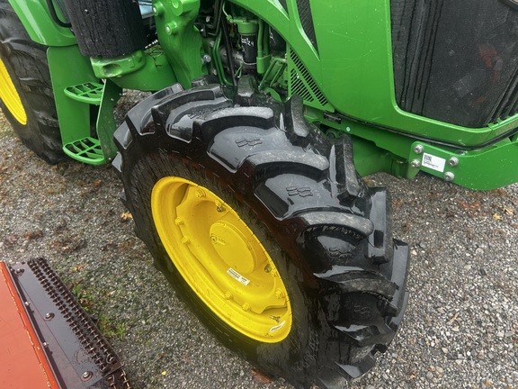 Photo of 2025 John Deere 5105M