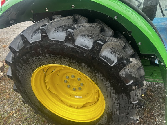 Photo of 2025 John Deere 5105M