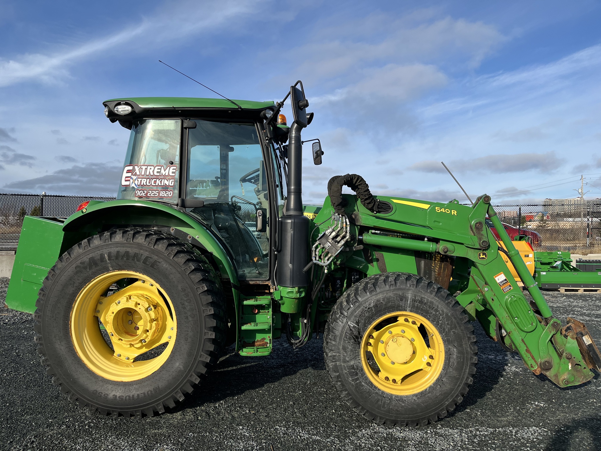 2018 John Deere 5115R Image 3